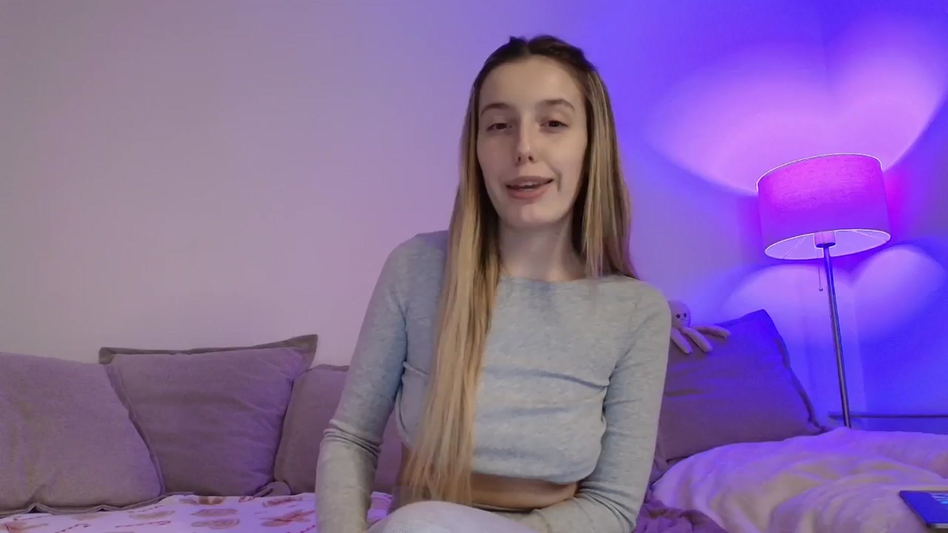 Gallery image thumbnail from Elenaxkiss's myfreecams stream on, 12/14/2025, 20:43 image 5 of 20