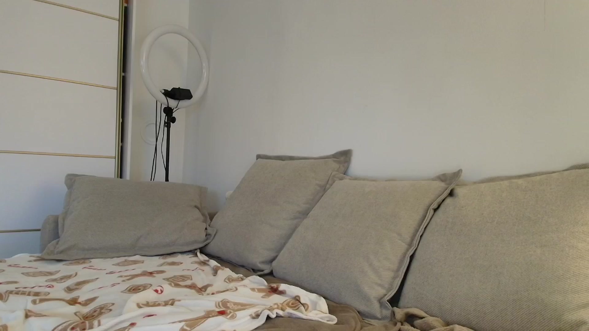 Gallery image thumbnail from Elenaxkiss's myfreecams stream on, 12/15/2025, 10:03 image 10 of 20