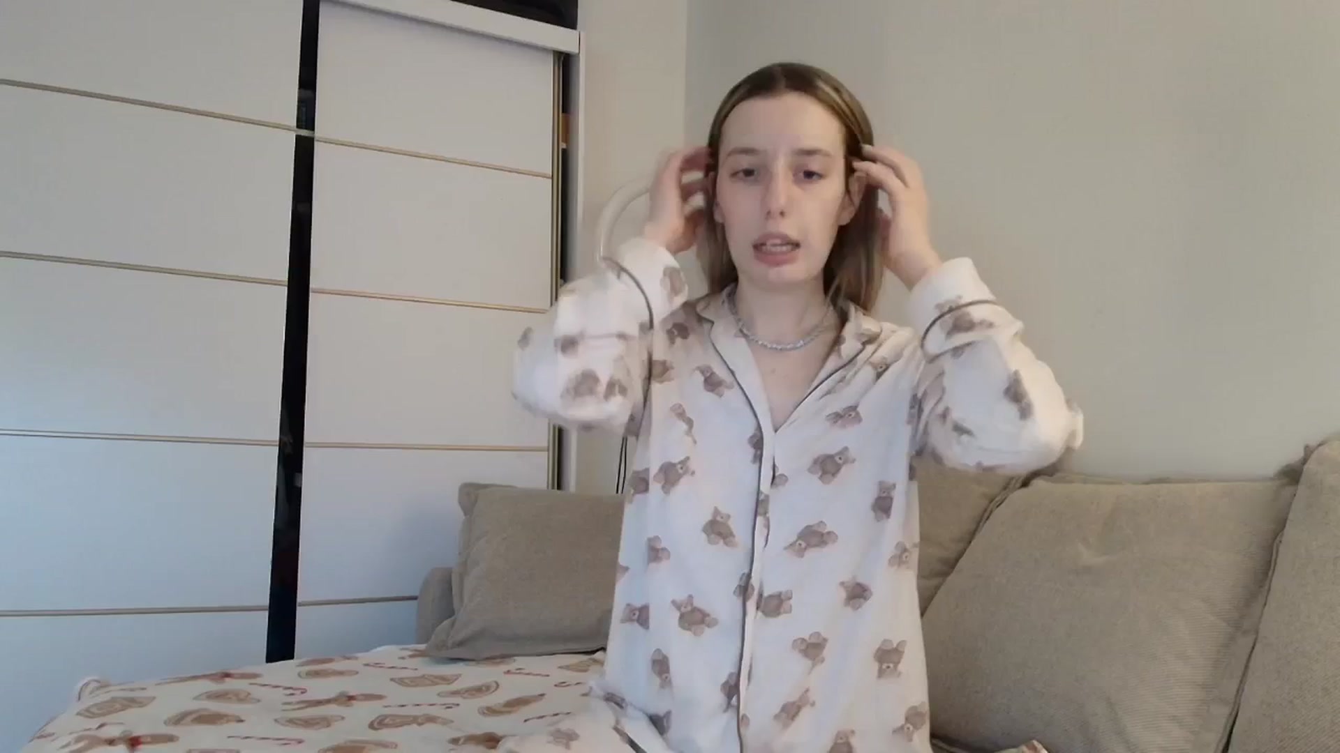 Gallery image thumbnail from Elenaxkiss's myfreecams stream on, 12/15/2025, 10:03 image 6 of 20