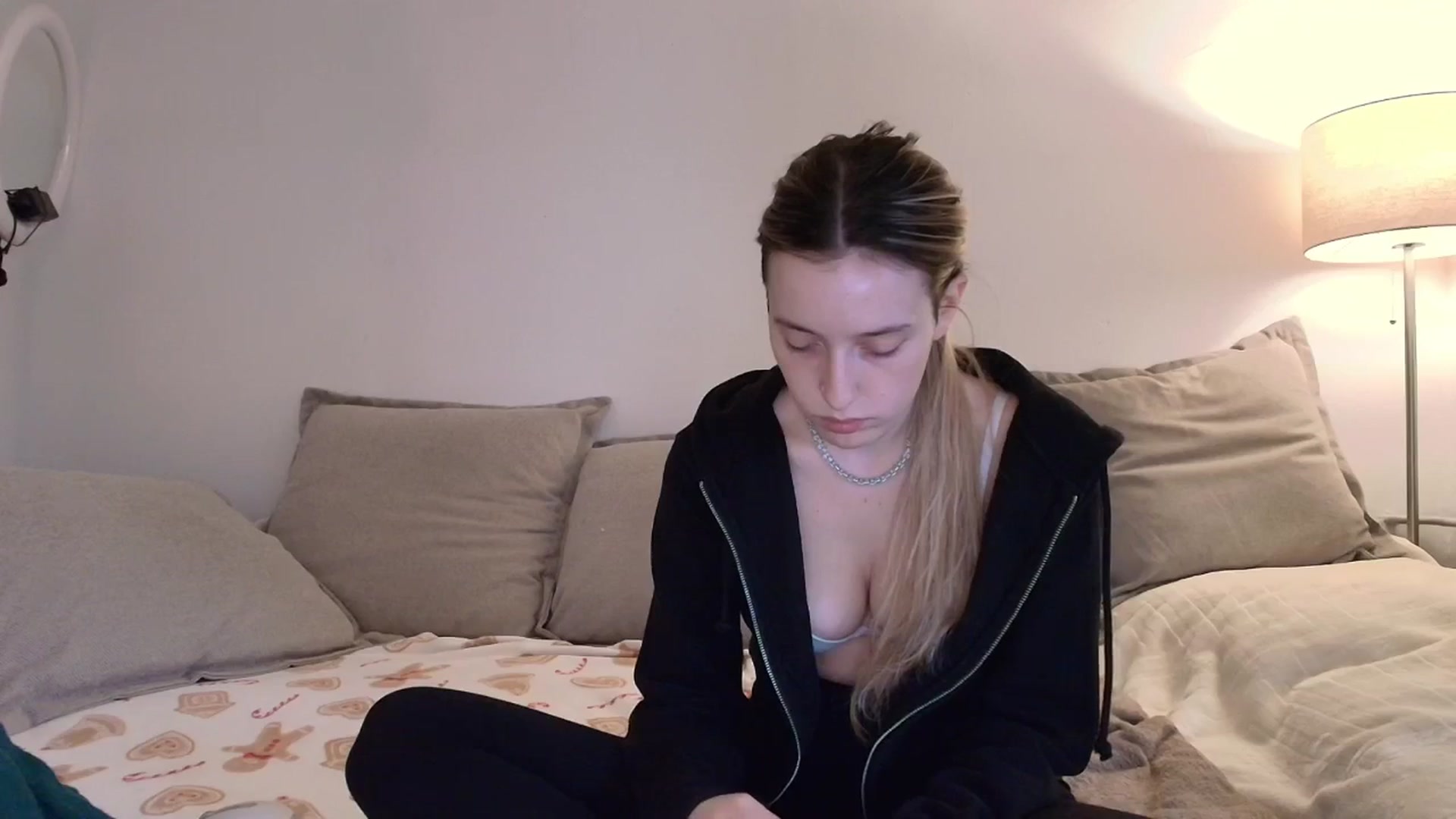 Gallery image thumbnail from Elenaxkiss's myfreecams stream on, 12/16/2025, 12:28 image 10 of 20