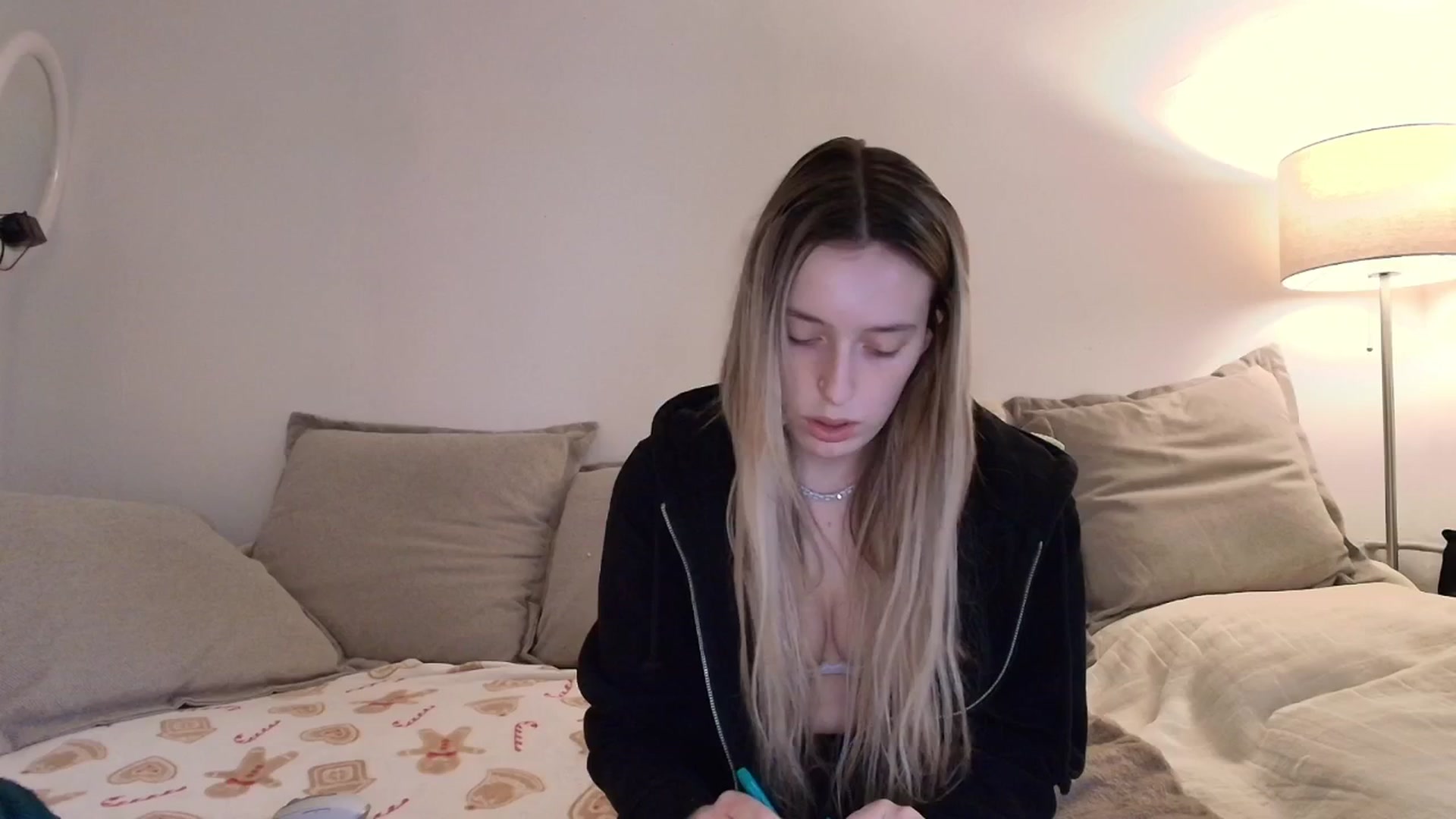 Gallery image thumbnail from Elenaxkiss's myfreecams stream on, 12/16/2025, 12:28 image 3 of 20