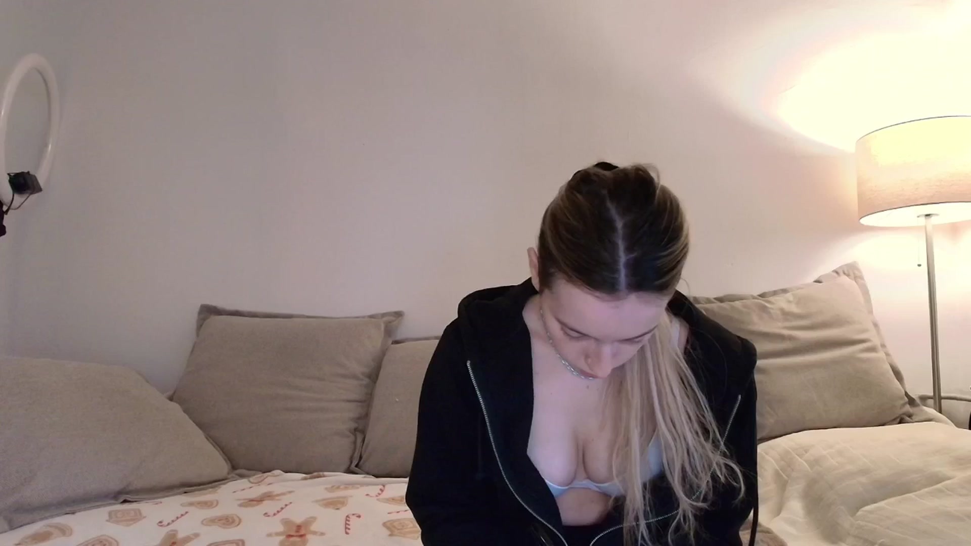 Gallery image thumbnail from Elenaxkiss's myfreecams stream on, 12/16/2025, 12:28 image 4 of 20