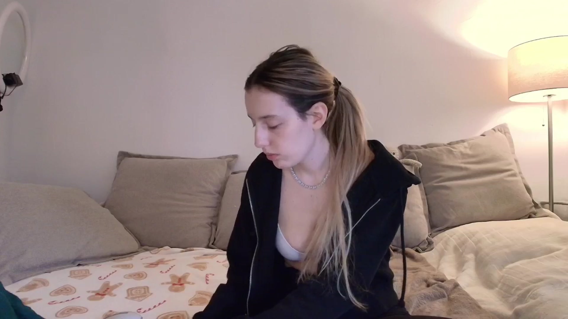 Gallery image thumbnail from Elenaxkiss's myfreecams stream on, 12/16/2025, 12:28 image 11 of 20