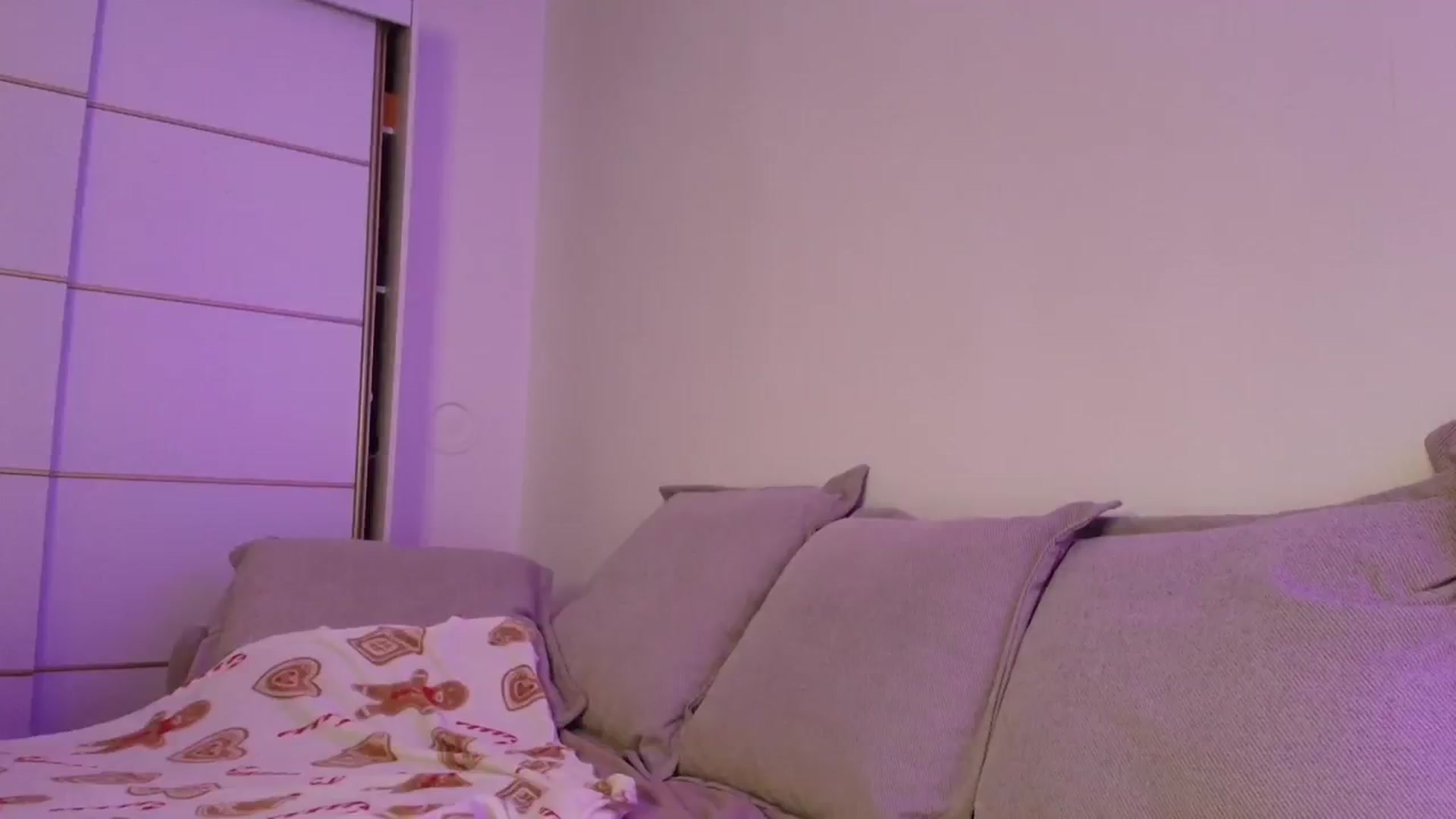 Gallery image thumbnail from Elenaxkiss's myfreecams stream on, 12/19/2025, 10:20 image 1 of 20