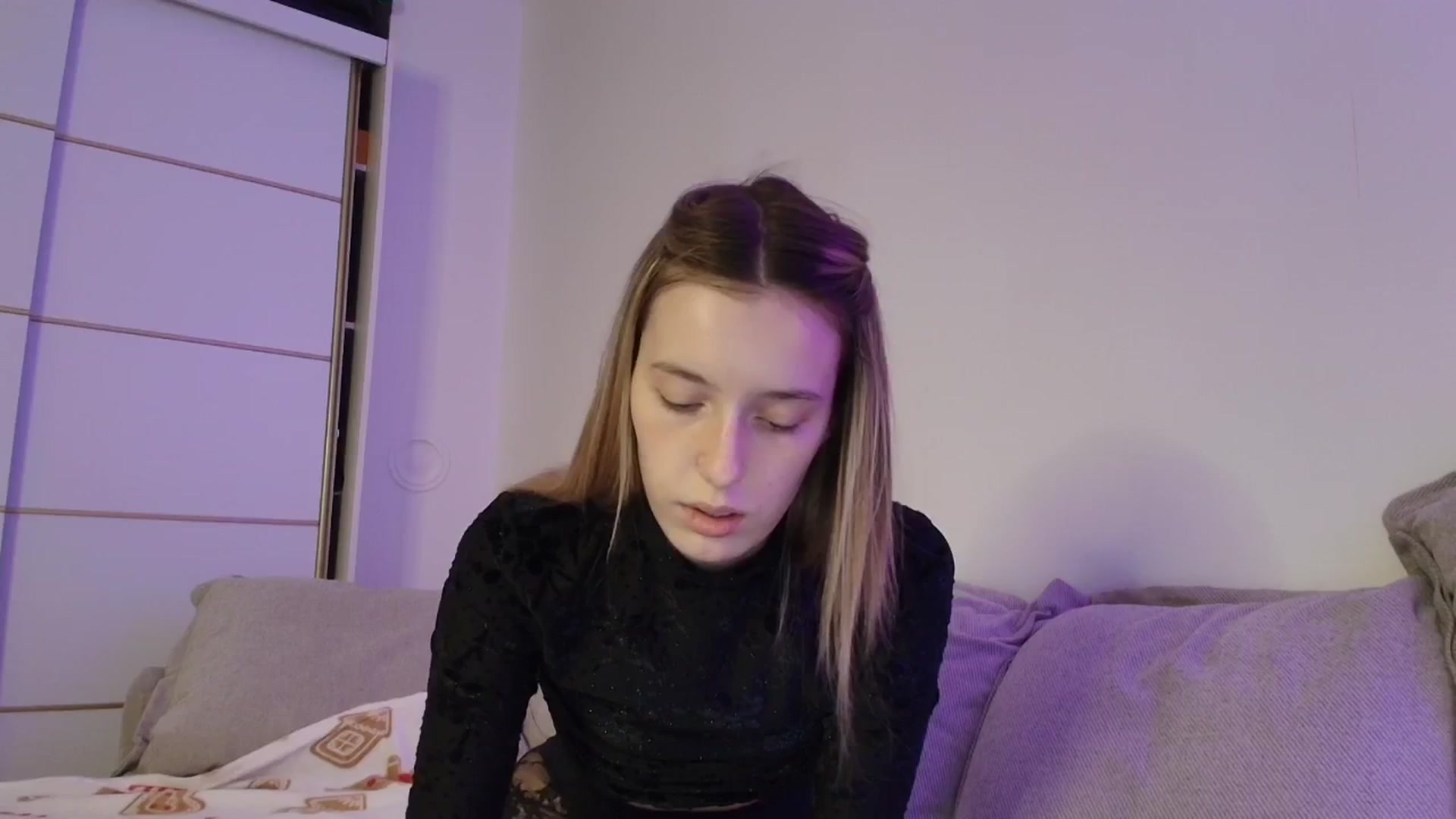 Gallery image thumbnail from Elenaxkiss's myfreecams stream on, 12/19/2025, 10:20 image 7 of 20