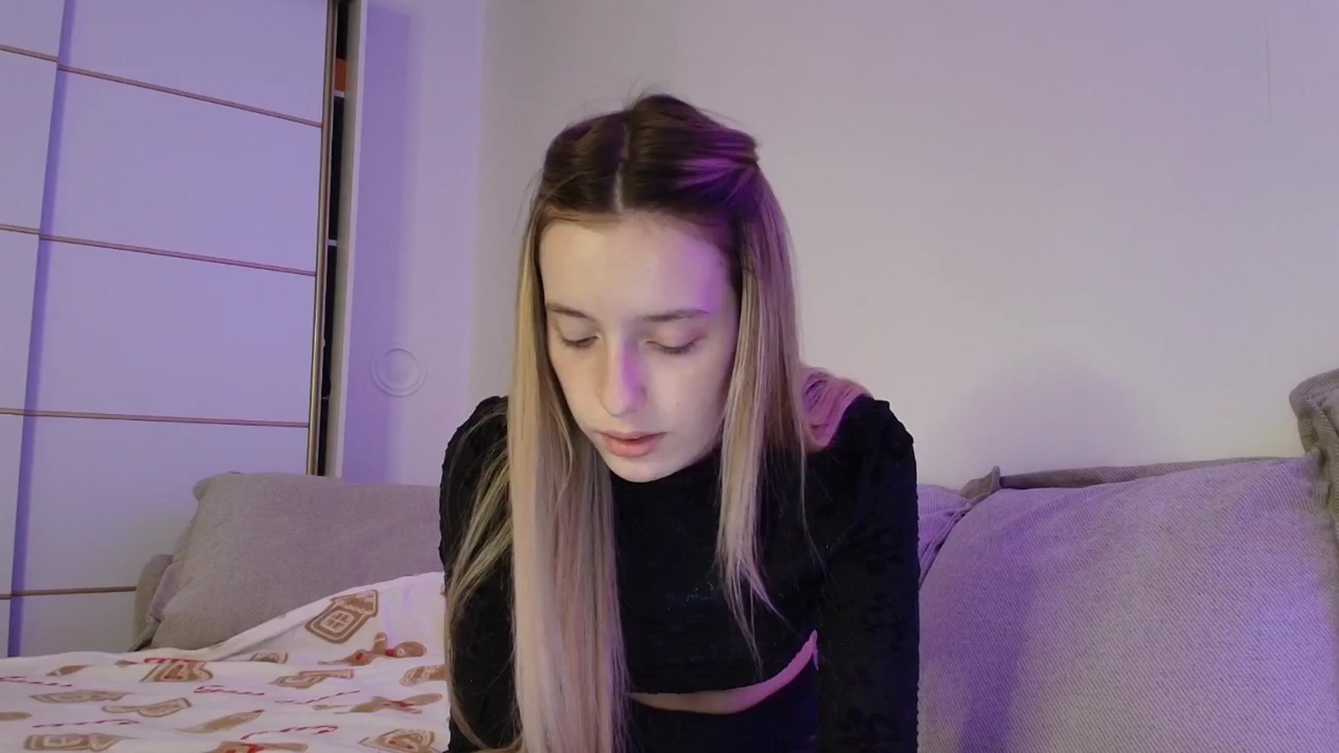 Gallery image thumbnail from Elenaxkiss's myfreecams stream on, 12/19/2025, 10:20 image 3 of 20