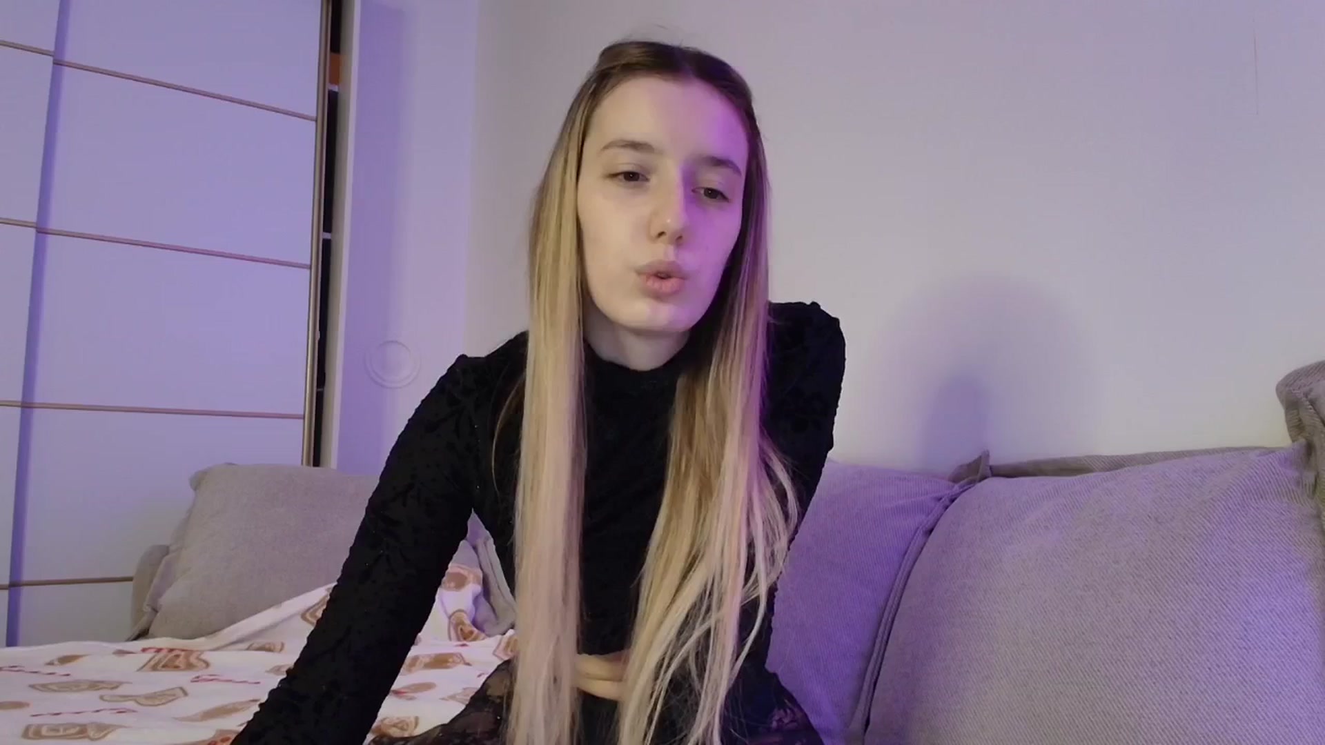 Gallery image thumbnail from Elenaxkiss's myfreecams stream on, 12/19/2025, 10:20 image 4 of 20