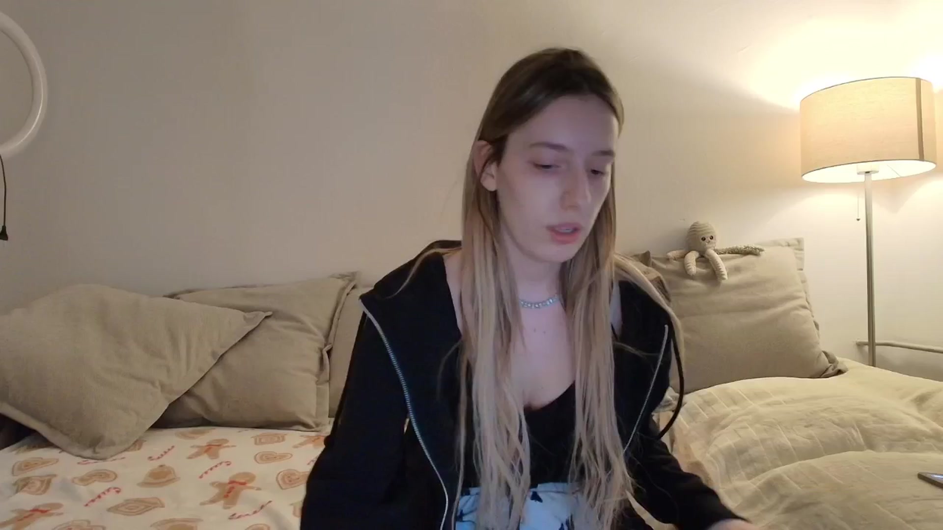 Gallery image thumbnail from Elenaxkiss's myfreecams stream on, 12/22/2025, 10:51 image 17 of 20