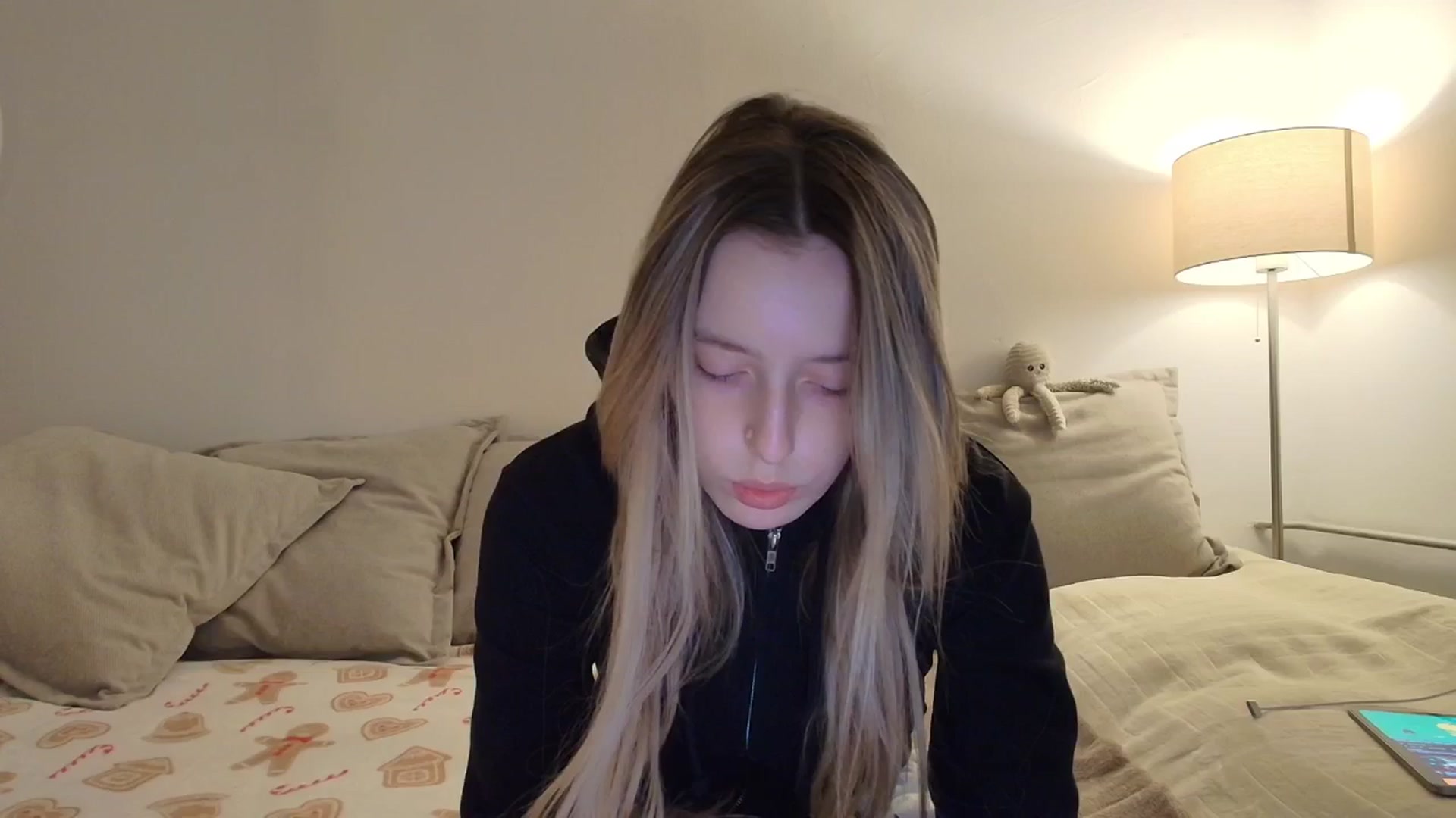 Gallery image thumbnail from Elenaxkiss's myfreecams stream on, 12/22/2025, 10:51 image 1 of 20