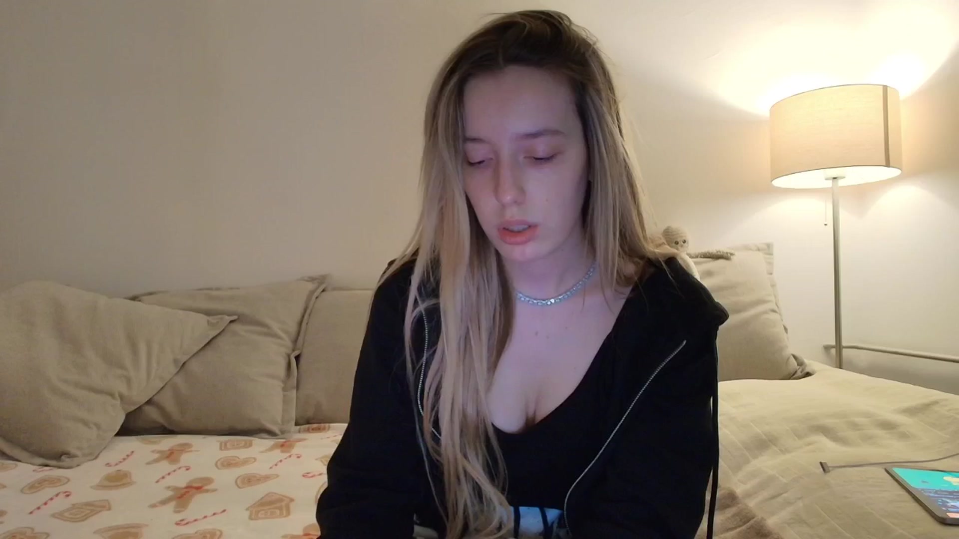 Gallery image thumbnail from Elenaxkiss's myfreecams stream on, 12/22/2025, 10:51 image 2 of 20