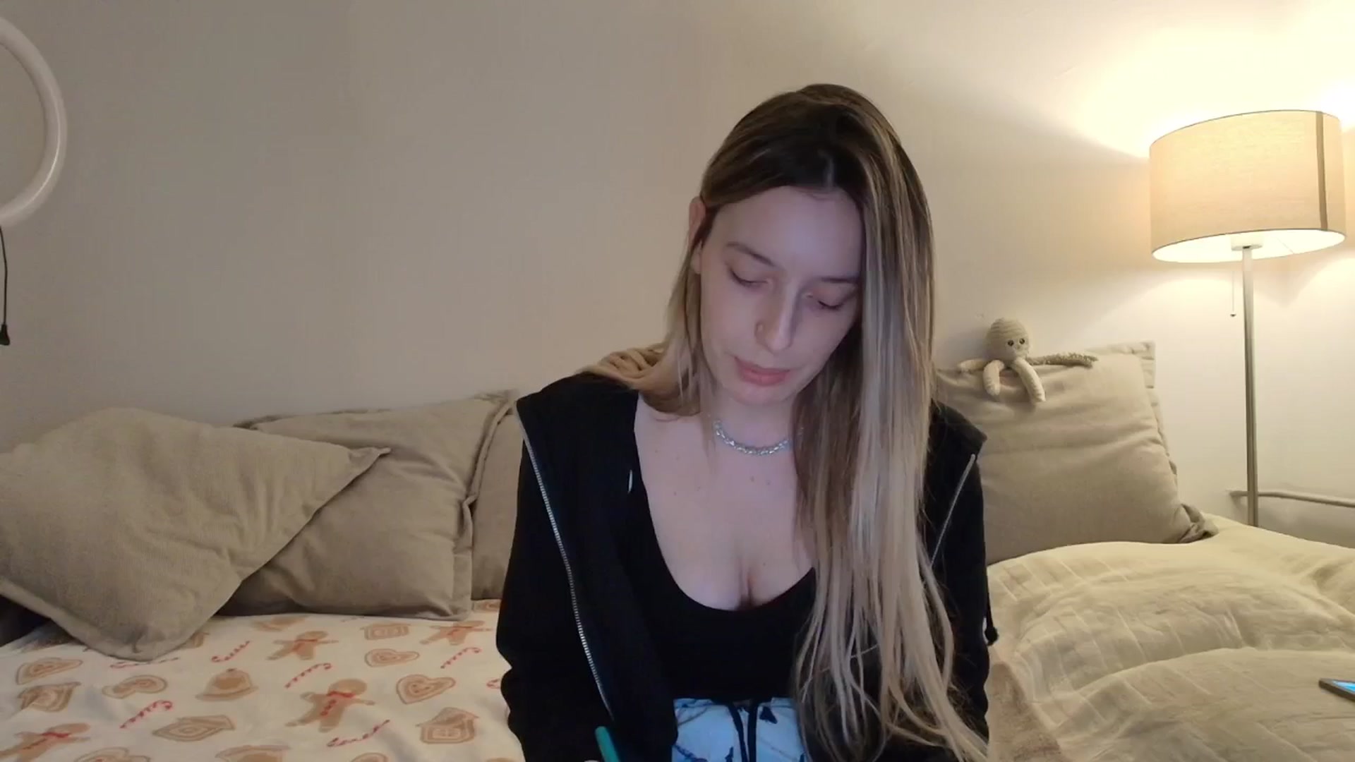 Gallery image thumbnail from Elenaxkiss's myfreecams stream on, 12/22/2025, 10:51 image 18 of 20