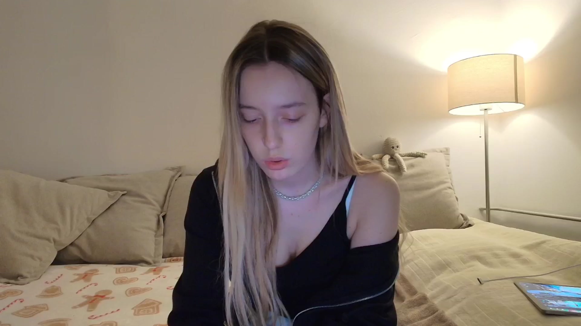 Gallery image thumbnail from Elenaxkiss's myfreecams stream on, 12/22/2025, 10:51 image 3 of 20