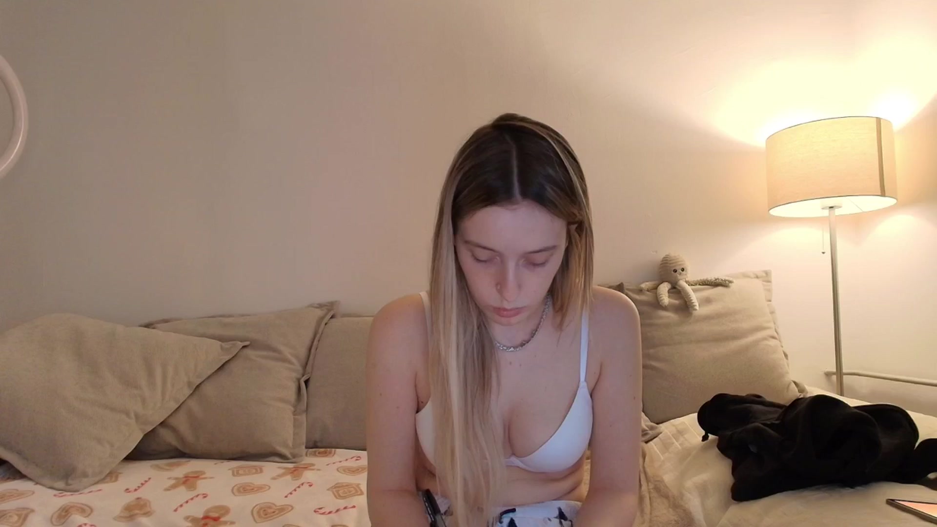 Gallery image thumbnail from Elenaxkiss's myfreecams stream on, 12/22/2025, 12:00 image 7 of 20