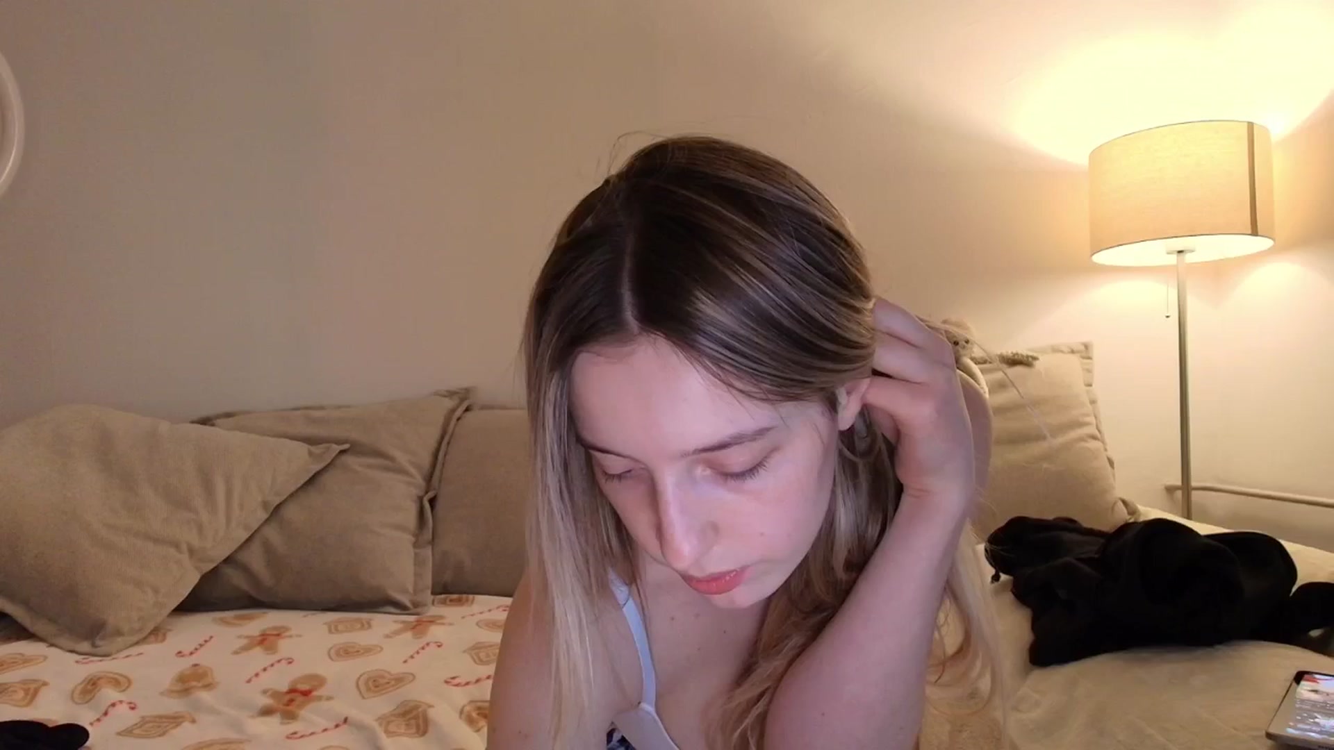 Gallery image thumbnail from Elenaxkiss's myfreecams stream on, 12/22/2025, 12:00 image 12 of 20