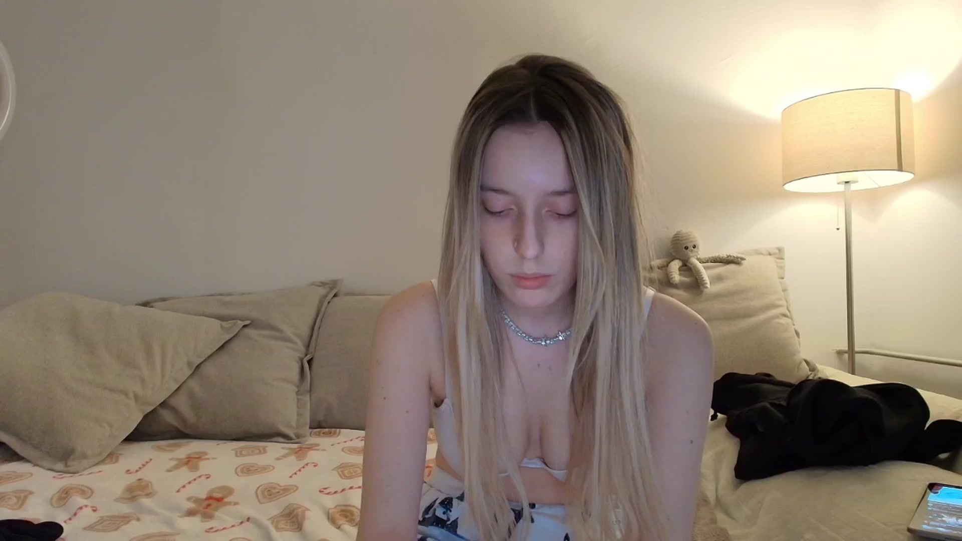 Gallery image thumbnail from Elenaxkiss's myfreecams stream on, 12/22/2025, 12:00 image 15 of 20