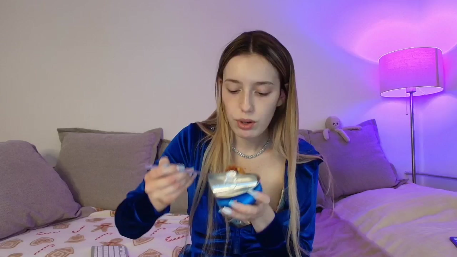 Gallery image thumbnail from Elenaxkiss's myfreecams stream on, 12/26/2025, 09:38 image 8 of 20