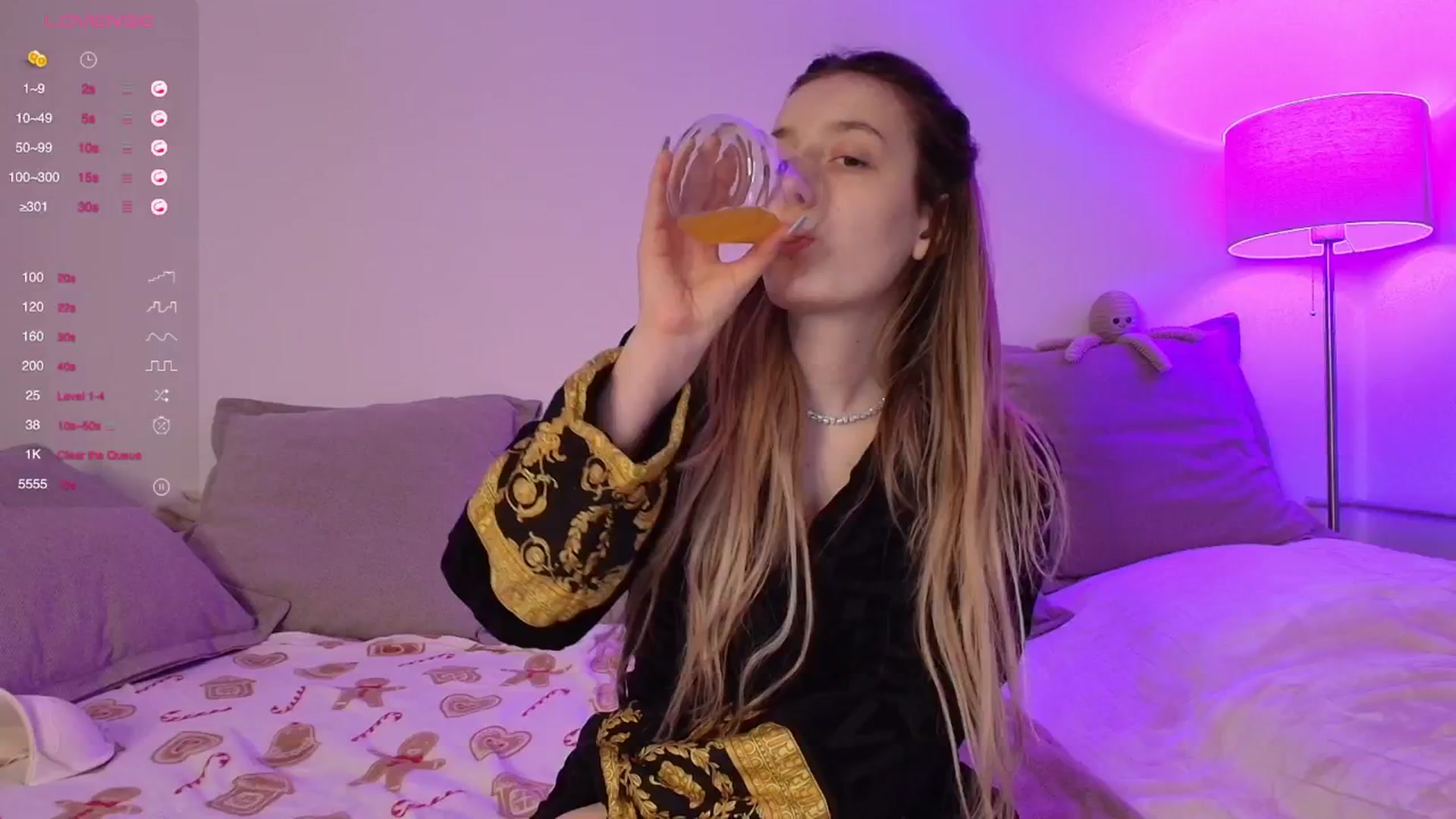 Gallery image thumbnail from Elenaxkiss's myfreecams stream on, 01/03/2026, 10:30 image 4 of 20