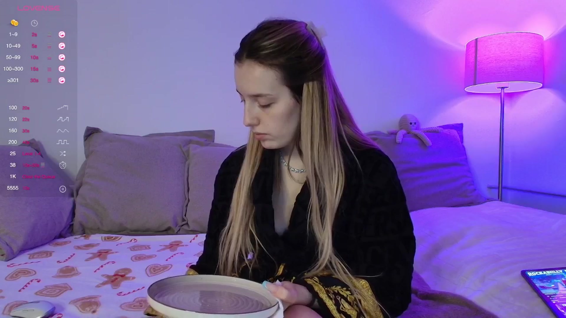 Gallery image thumbnail from Elenaxkiss's myfreecams stream on, 01/04/2026, 11:00 image 10 of 20
