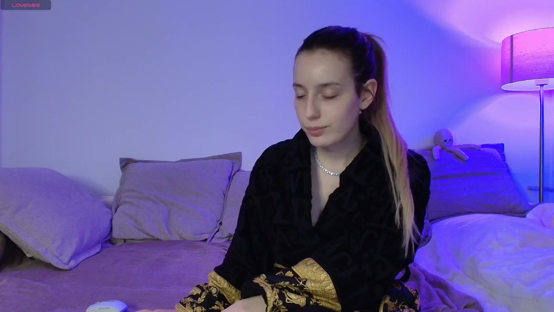 Gallery image thumbnail from Elenaxkiss's myfreecams stream on, 01/04/2026, 22:23 image 15 of 20