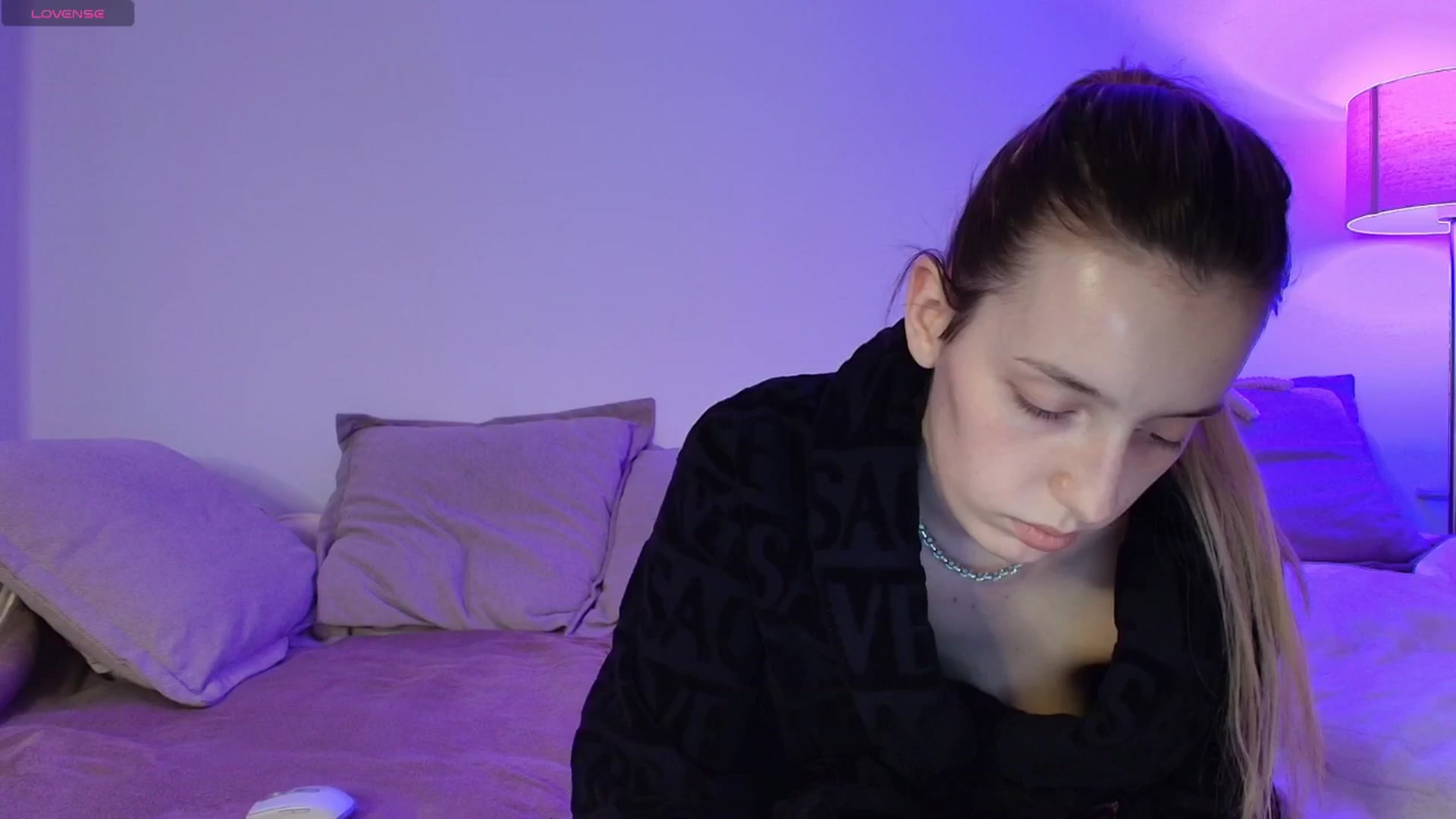 Gallery image thumbnail from Elenaxkiss's myfreecams stream on, 01/04/2026, 22:23 image 13 of 20