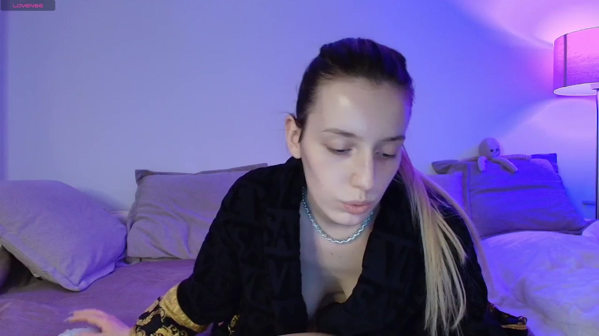 Gallery image thumbnail from Elenaxkiss's myfreecams stream on, 01/04/2026, 22:23 image 12 of 20