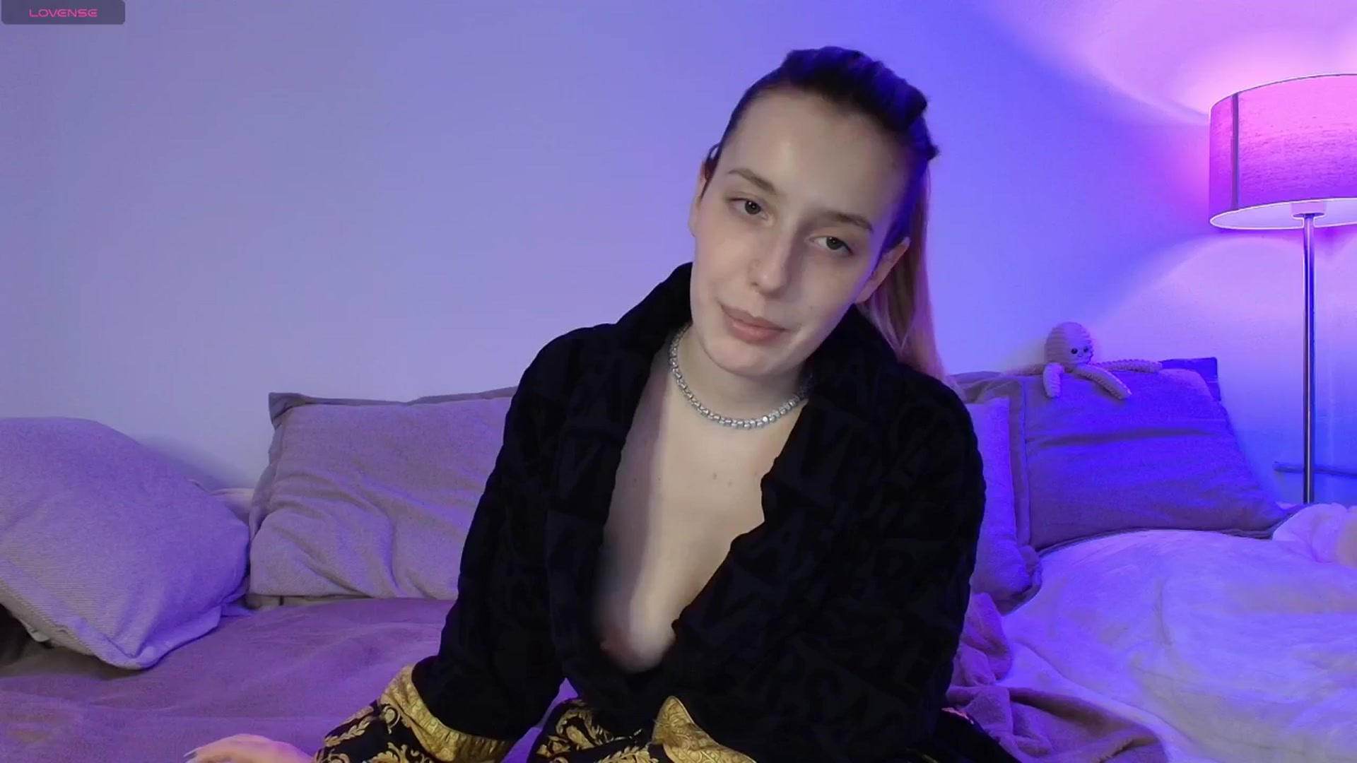 Gallery image thumbnail from Elenaxkiss's myfreecams stream on, 01/04/2026, 22:23 image 1 of 20