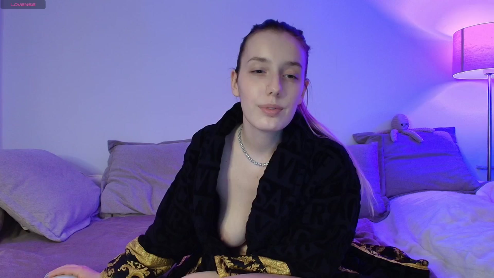 Gallery image thumbnail from Elenaxkiss's myfreecams stream on, 01/04/2026, 22:23 image 11 of 20
