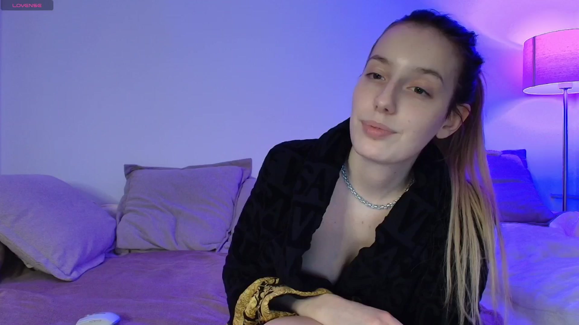 Gallery image thumbnail from Elenaxkiss's myfreecams stream on, 01/04/2026, 22:23 image 16 of 20