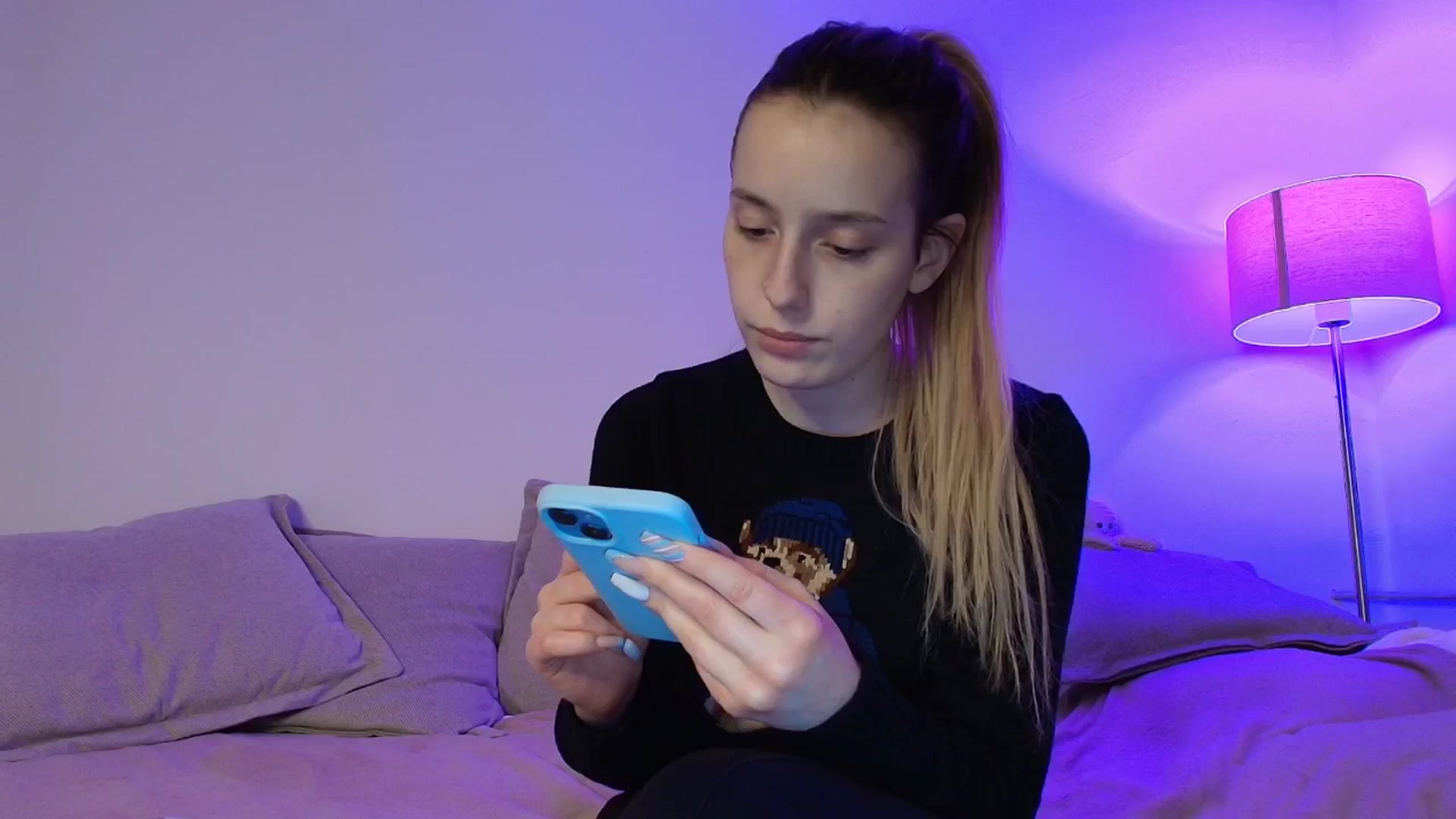 Gallery image thumbnail from Elenaxkiss's myfreecams stream on, 01/05/2026, 22:10 image 2 of 20