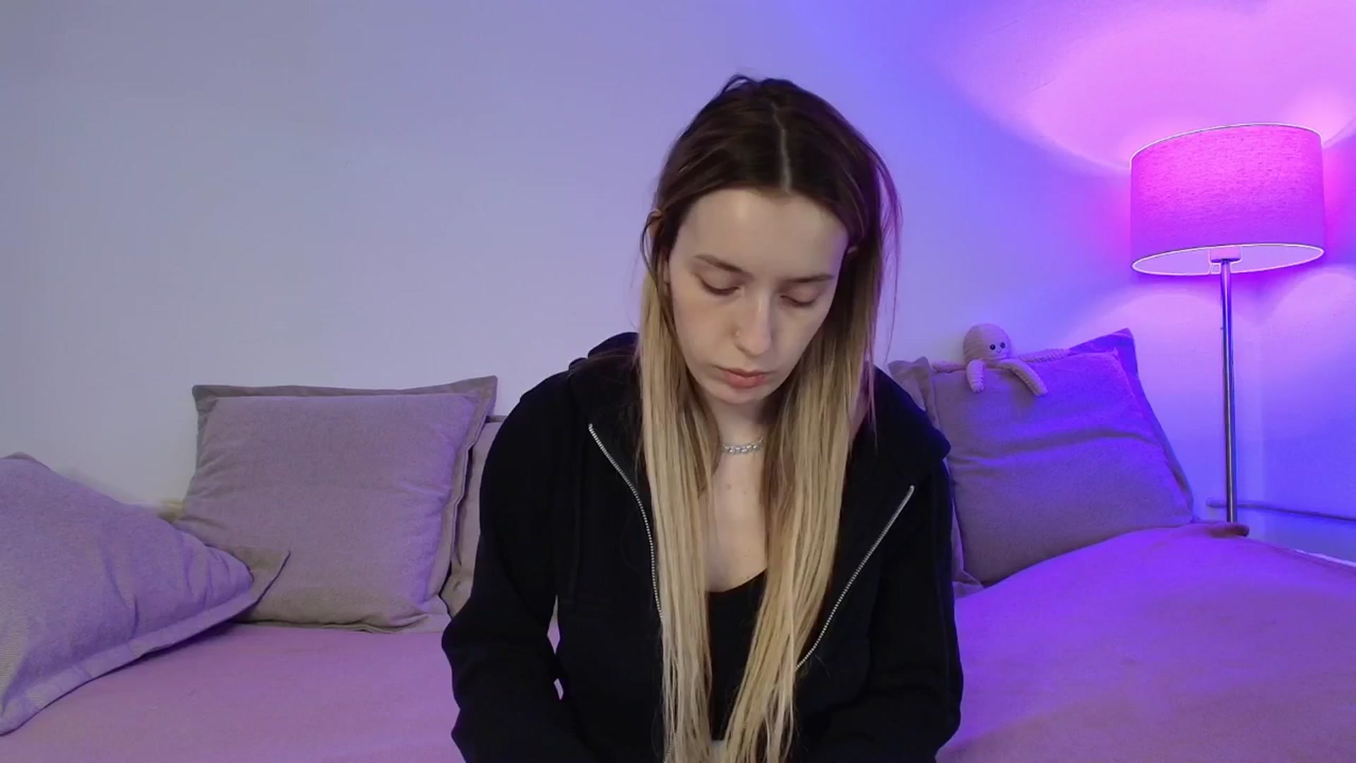 Gallery image thumbnail from Elenaxkiss's myfreecams stream on, 01/12/2026, 08:21 image 6 of 20