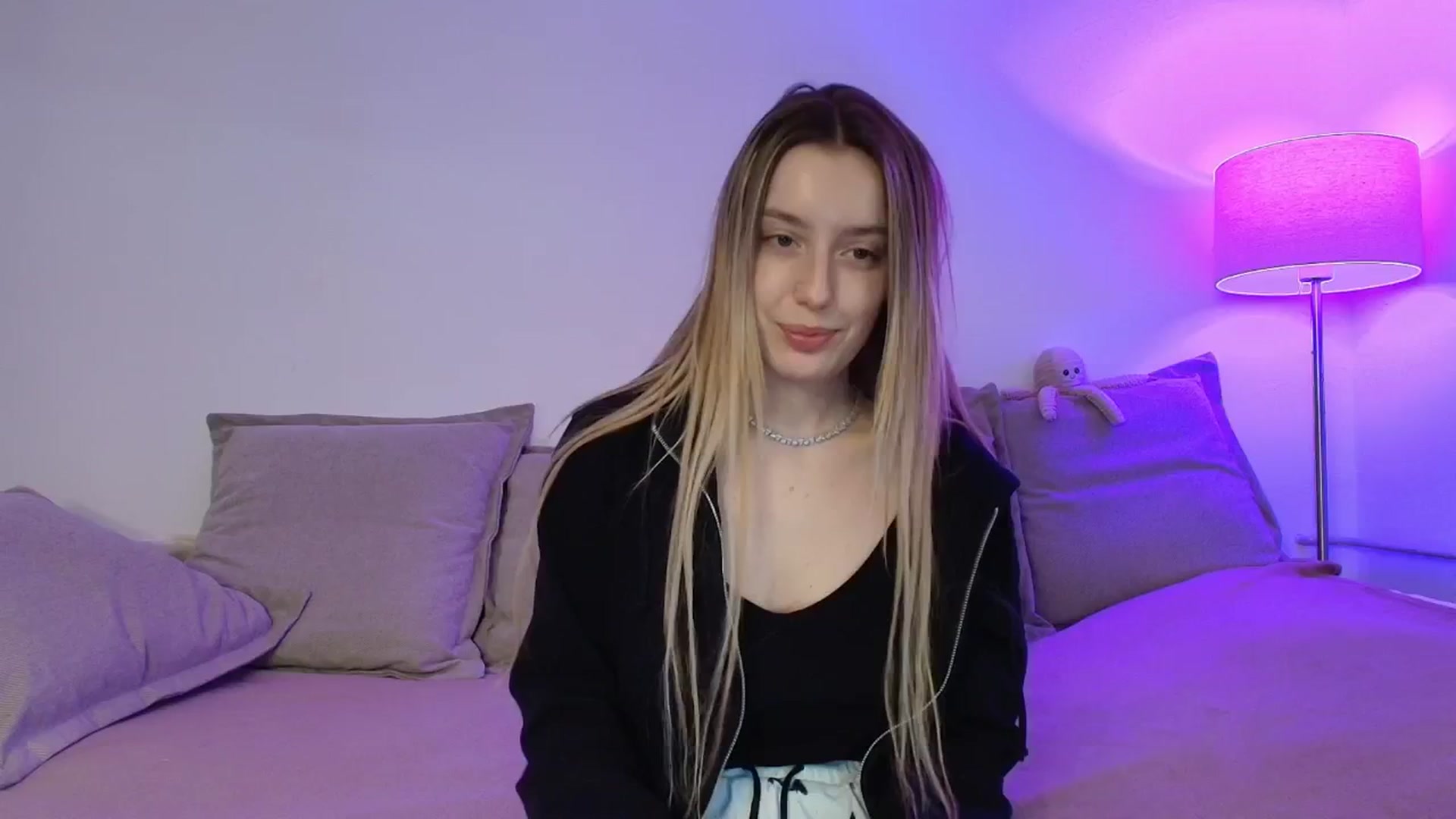 Gallery image thumbnail from Elenaxkiss's myfreecams stream on, 01/12/2026, 08:21 image 7 of 20
