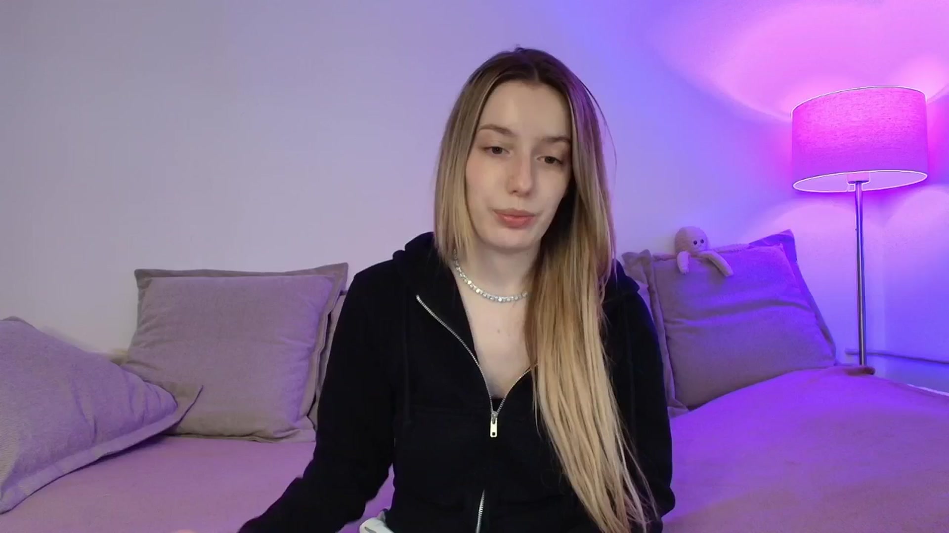 Gallery image thumbnail from Elenaxkiss's myfreecams stream on, 01/12/2026, 08:21 image 2 of 20