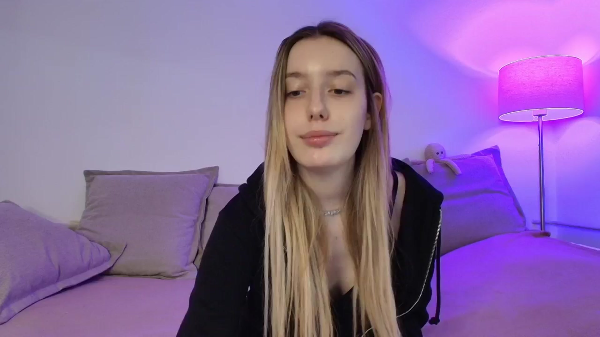 Gallery image thumbnail from Elenaxkiss's myfreecams stream on, 01/12/2026, 08:21 image 11 of 20
