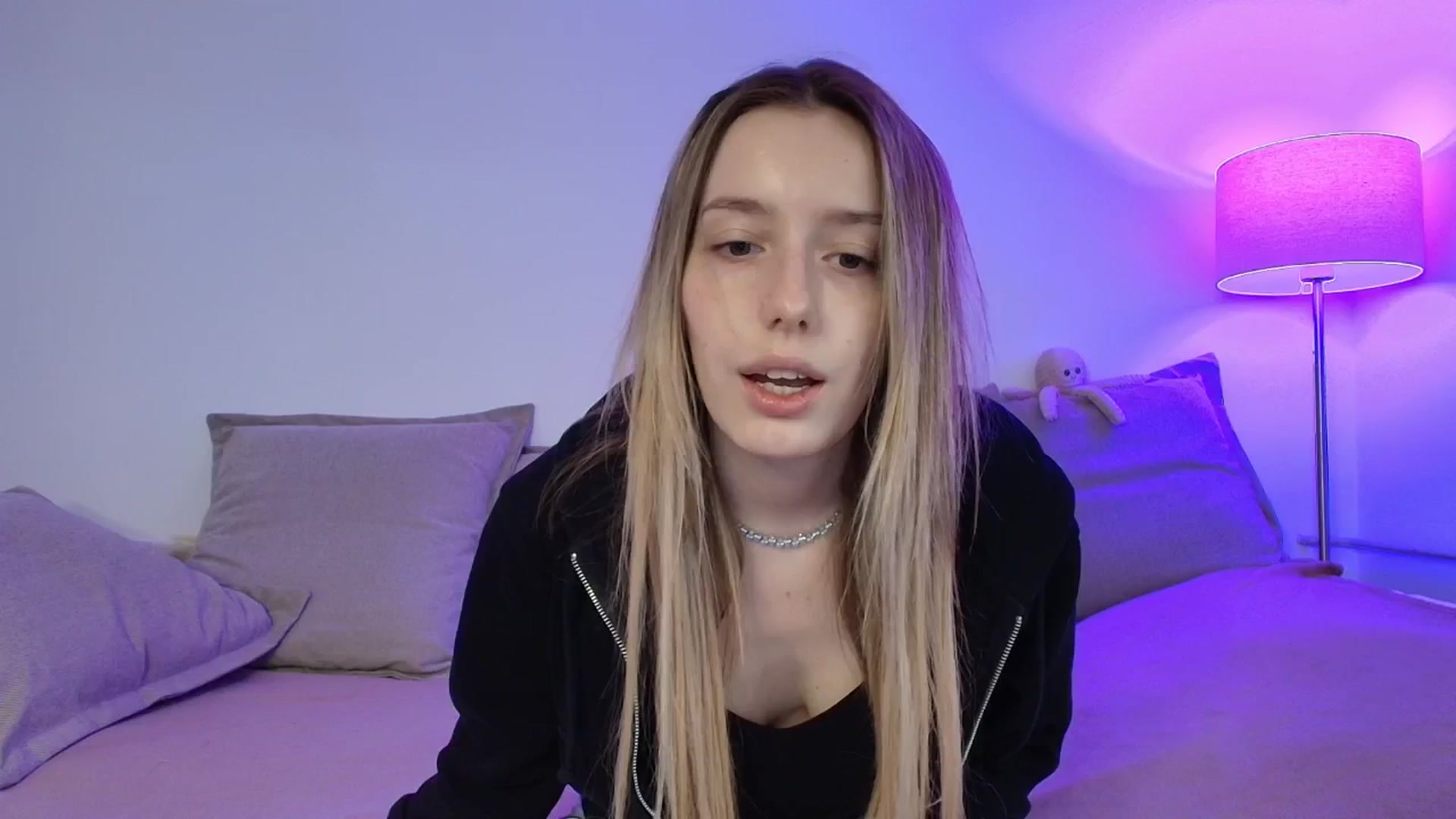 Gallery image thumbnail from Elenaxkiss's myfreecams stream on, 01/12/2026, 08:21 image 4 of 20