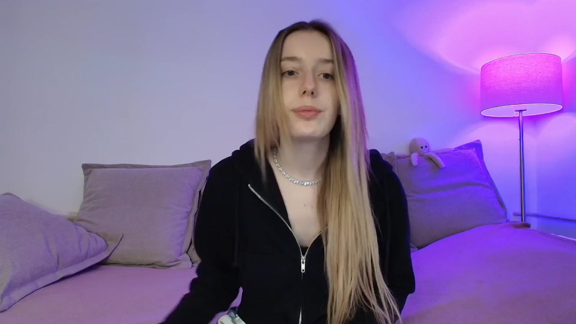 Gallery image thumbnail from Elenaxkiss's myfreecams stream on, 01/12/2026, 08:21 image 1 of 20