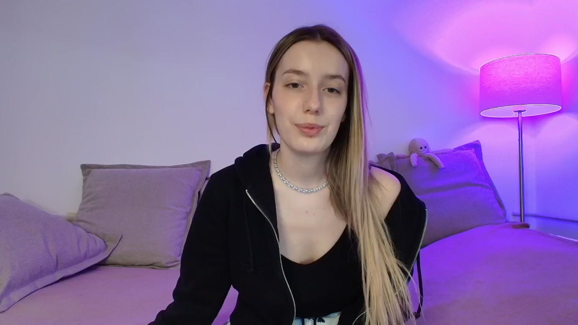 Gallery image thumbnail from Elenaxkiss's myfreecams stream on, 01/12/2026, 08:21 image 10 of 20