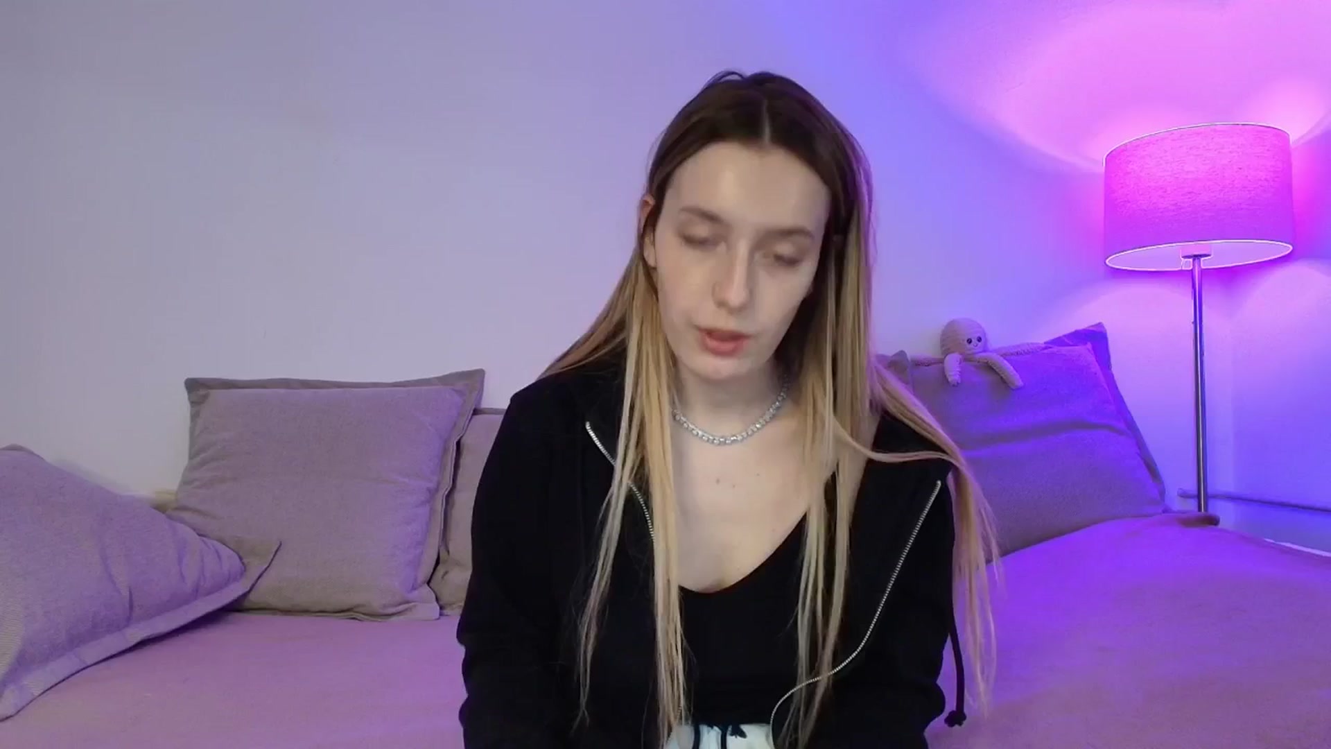 Gallery image thumbnail from Elenaxkiss's myfreecams stream on, 01/12/2026, 08:21 image 9 of 20