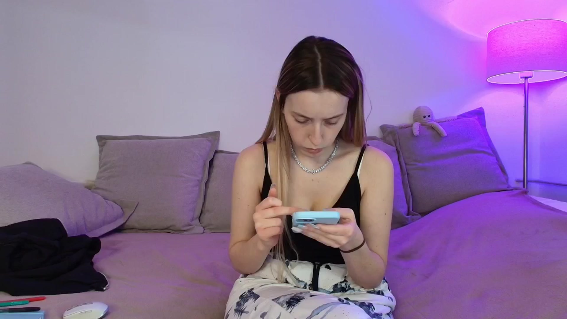 Gallery image thumbnail from Elenaxkiss's myfreecams stream on, 01/12/2026, 11:56 image 5 of 20