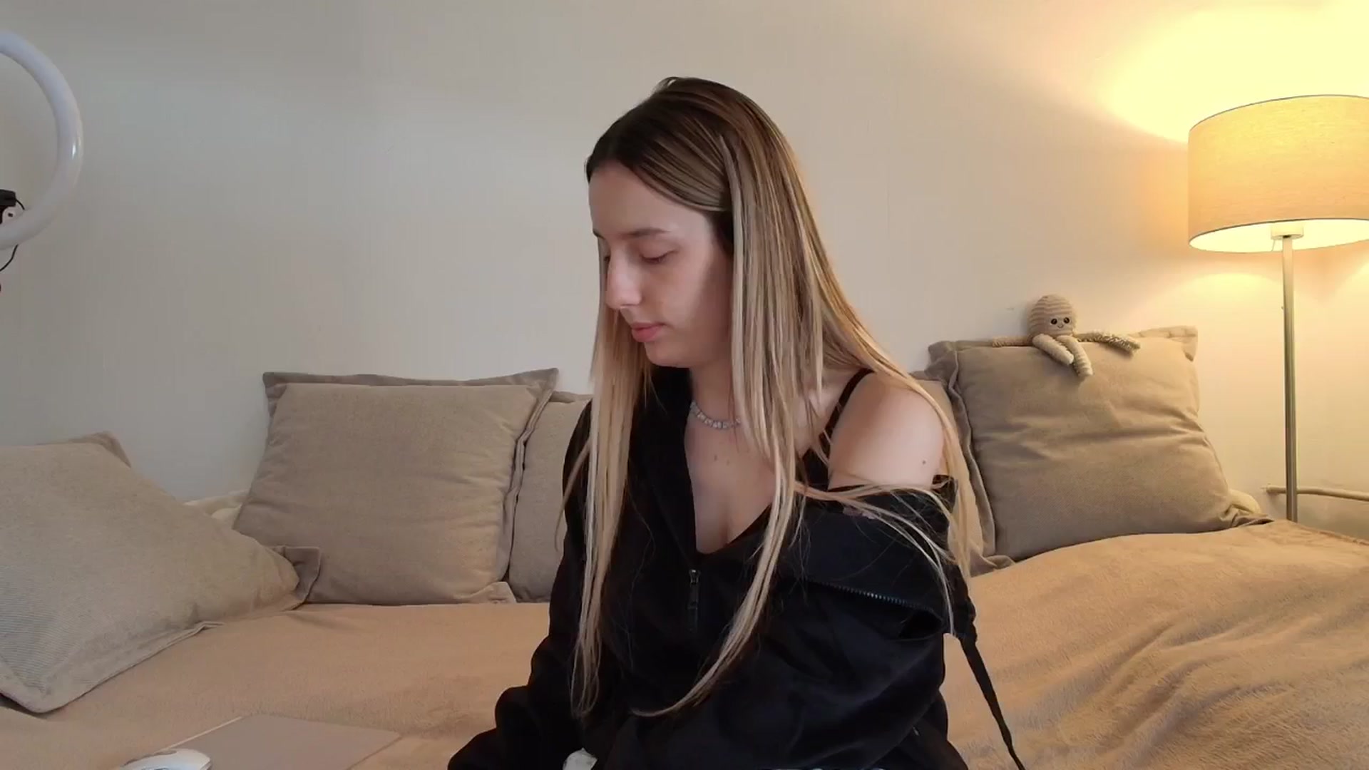 Gallery image thumbnail from Elenaxkiss's myfreecams stream on, 01/13/2026, 09:27 image 16 of 20