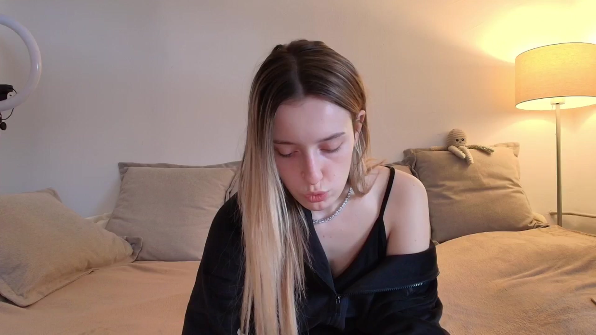 Gallery image thumbnail from Elenaxkiss's myfreecams stream on, 01/13/2026, 09:27 image 11 of 20