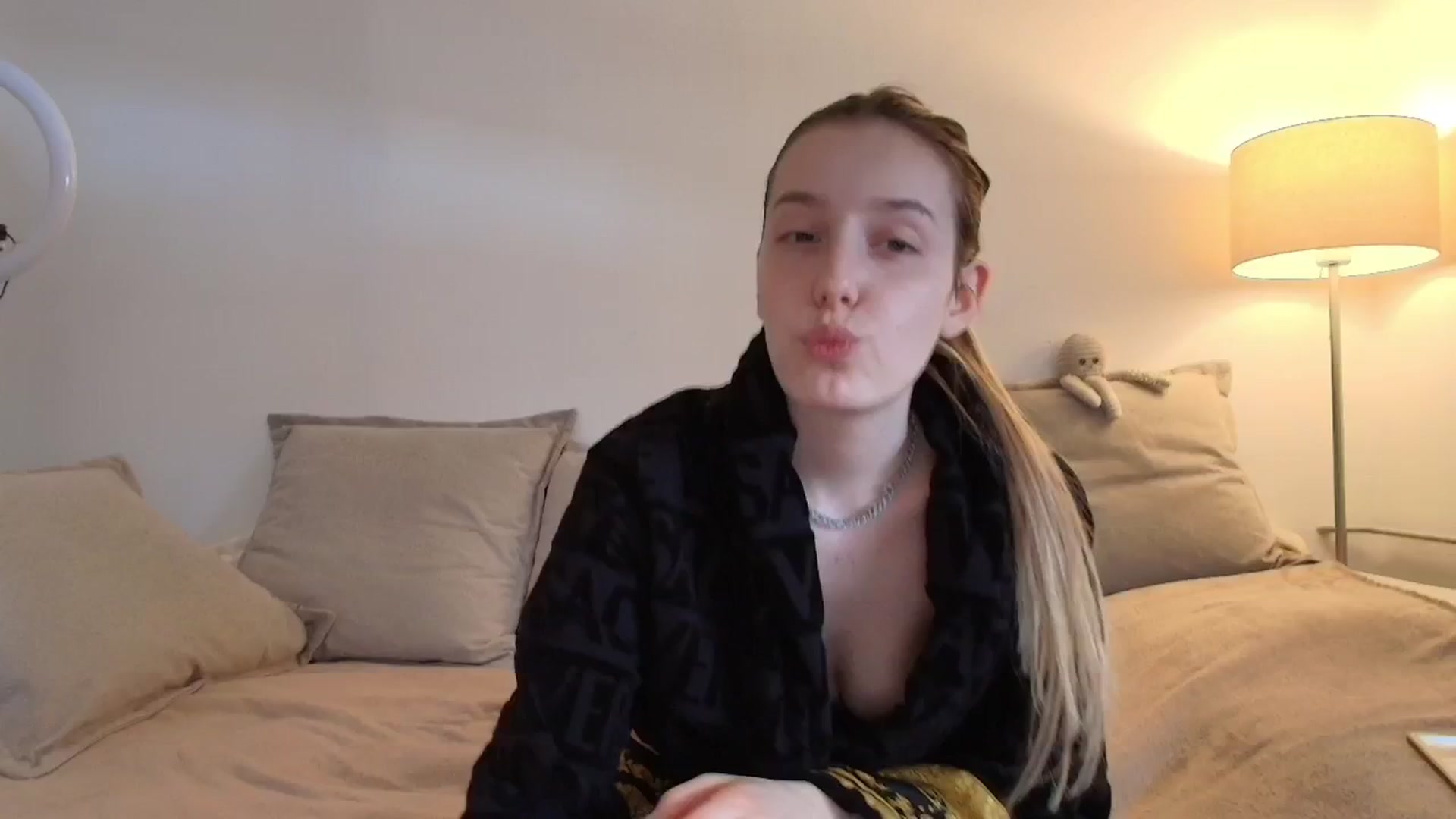 Gallery image thumbnail from Elenaxkiss's myfreecams stream on, 01/13/2026, 11:32 image 3 of 20