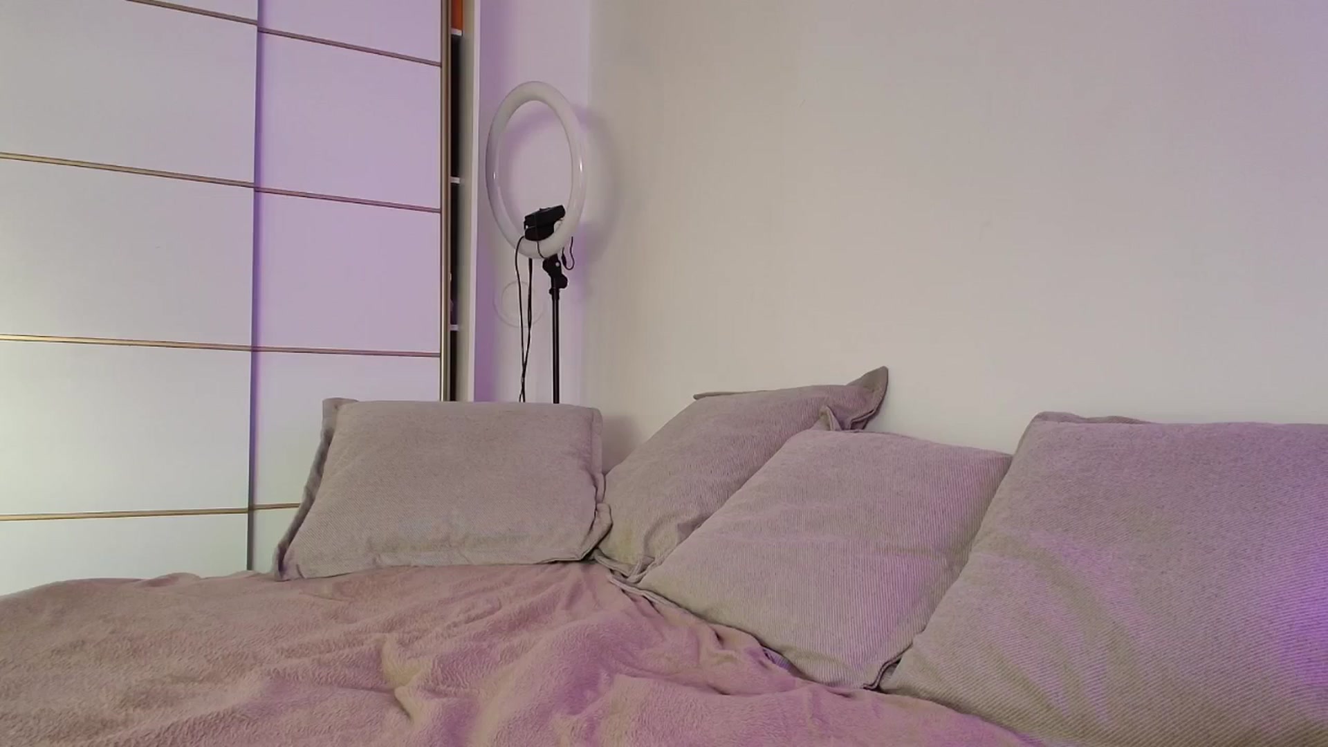 Gallery image thumbnail from Elenaxkiss's myfreecams stream on, 01/16/2026, 10:34 image 1 of 20