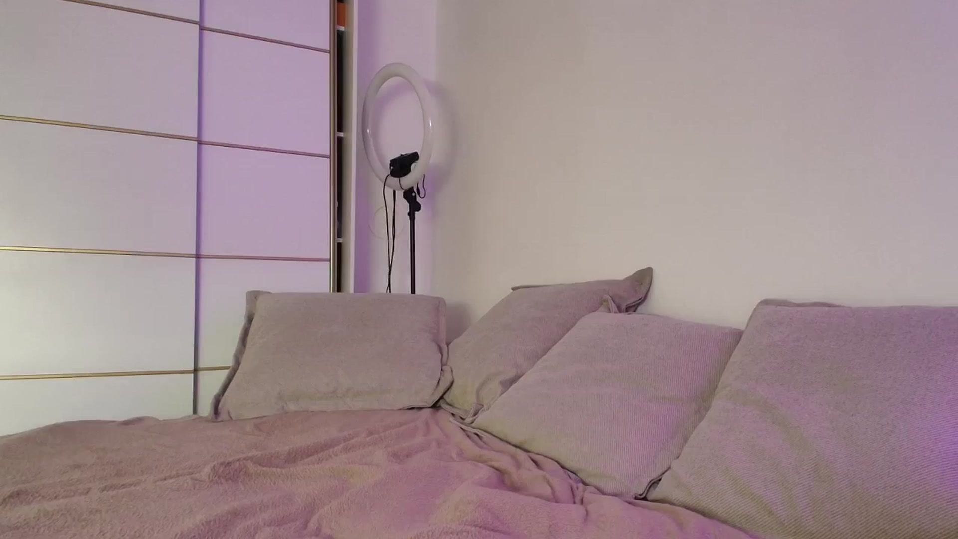 Gallery image thumbnail from Elenaxkiss's myfreecams stream on, 01/16/2026, 10:34 image 4 of 20
