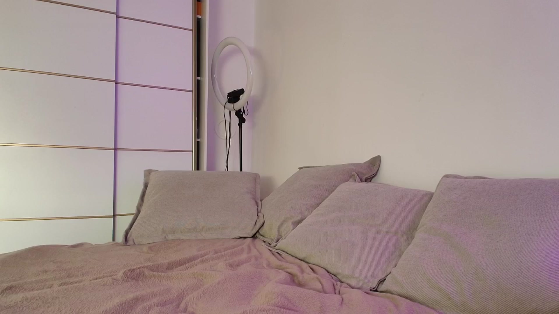 Gallery image thumbnail from Elenaxkiss's myfreecams stream on, 01/16/2026, 10:34 image 3 of 20
