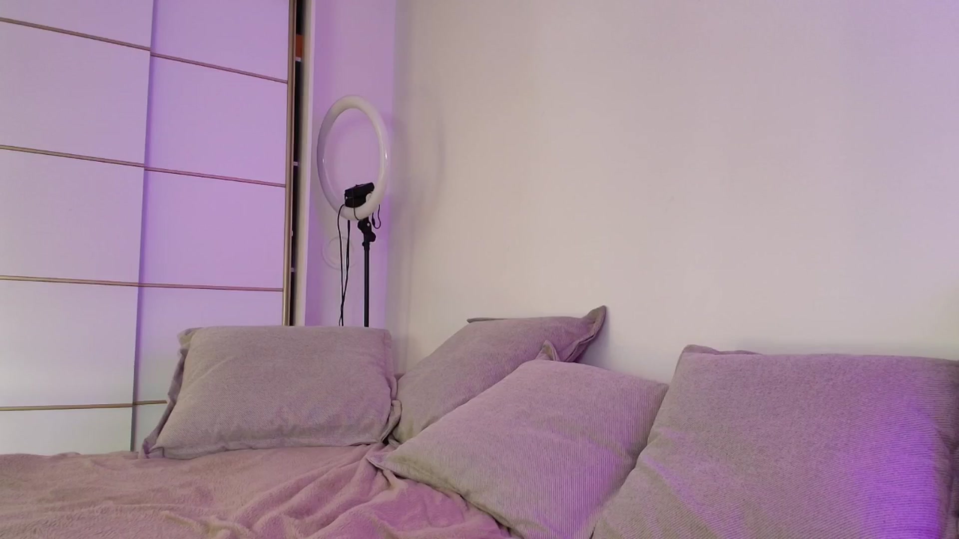 Gallery image thumbnail from Elenaxkiss's myfreecams stream on, 01/16/2026, 11:40 image 14 of 20