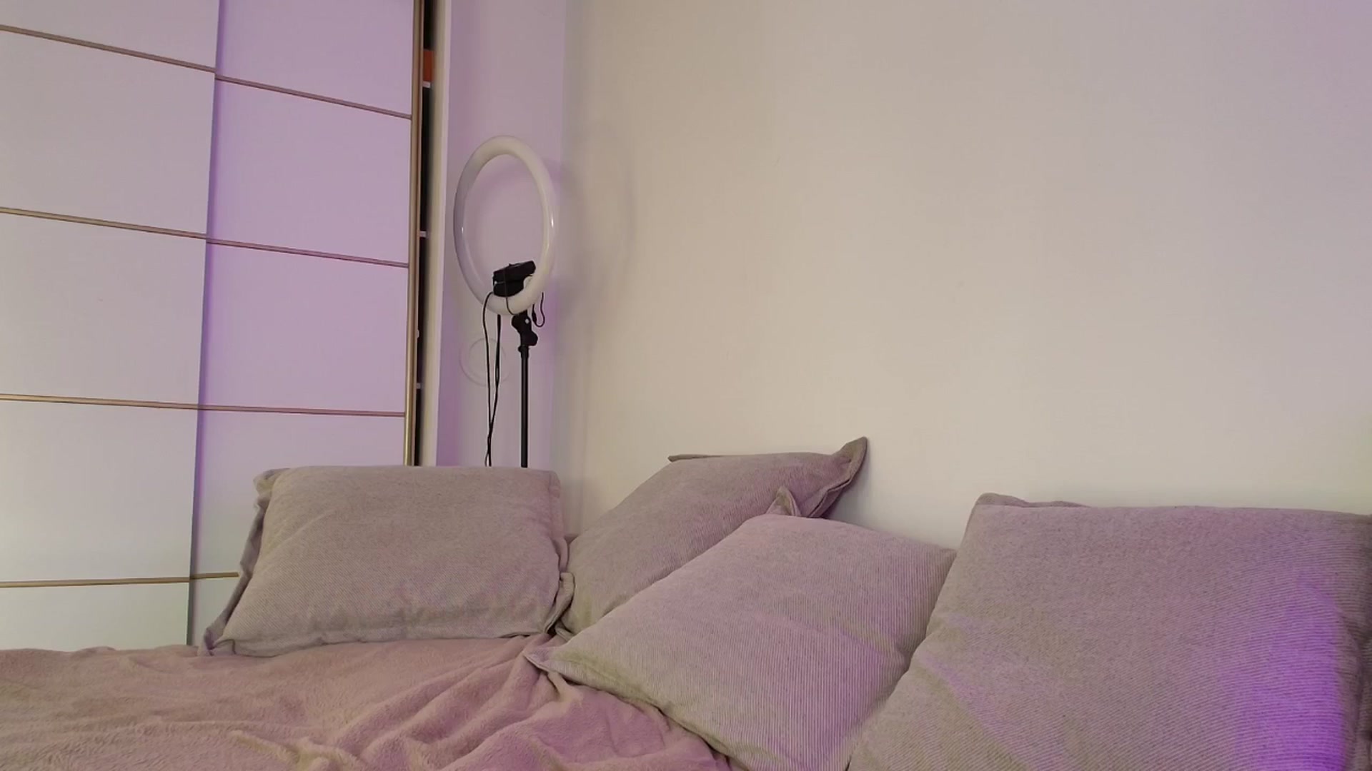 Gallery image thumbnail from Elenaxkiss's myfreecams stream on, 01/16/2026, 11:40 image 13 of 20