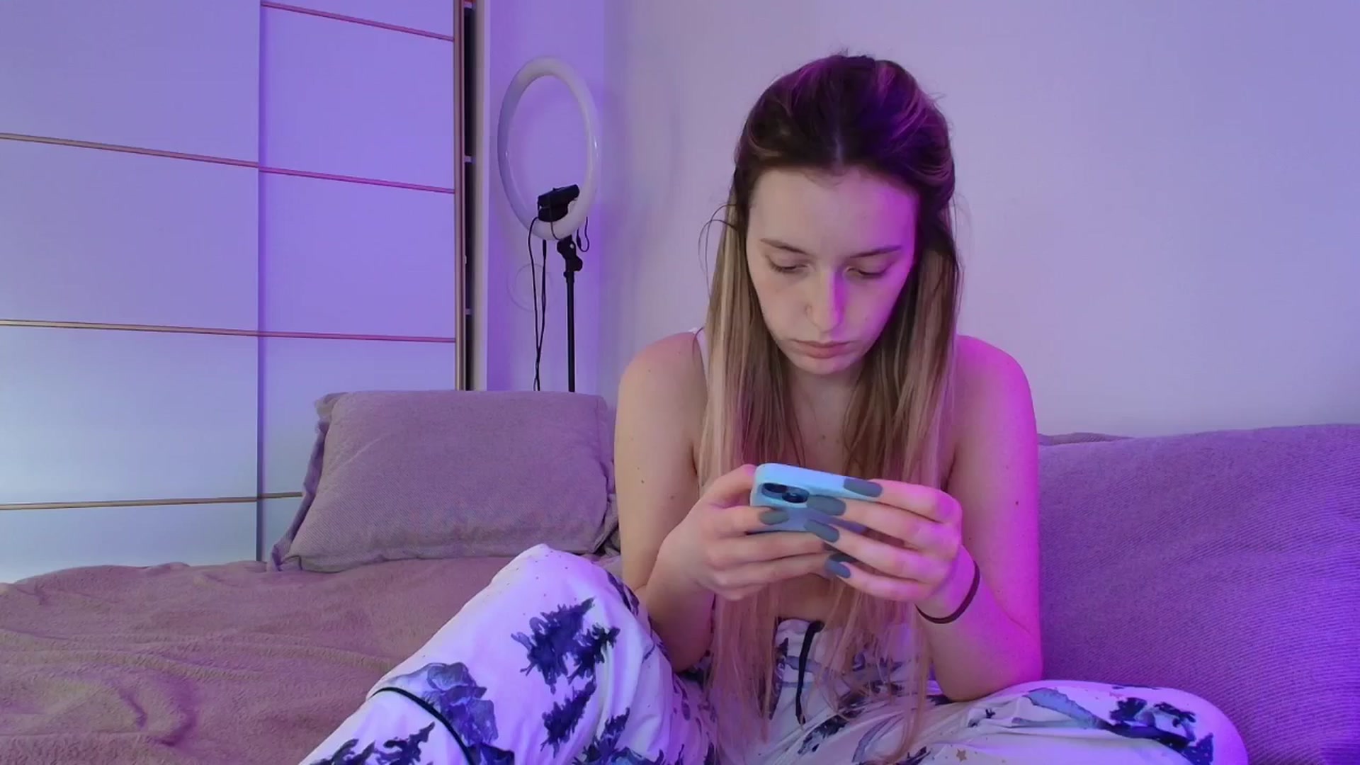 Gallery image thumbnail from Elenaxkiss's myfreecams stream on, 01/16/2026, 11:40 image 19 of 20
