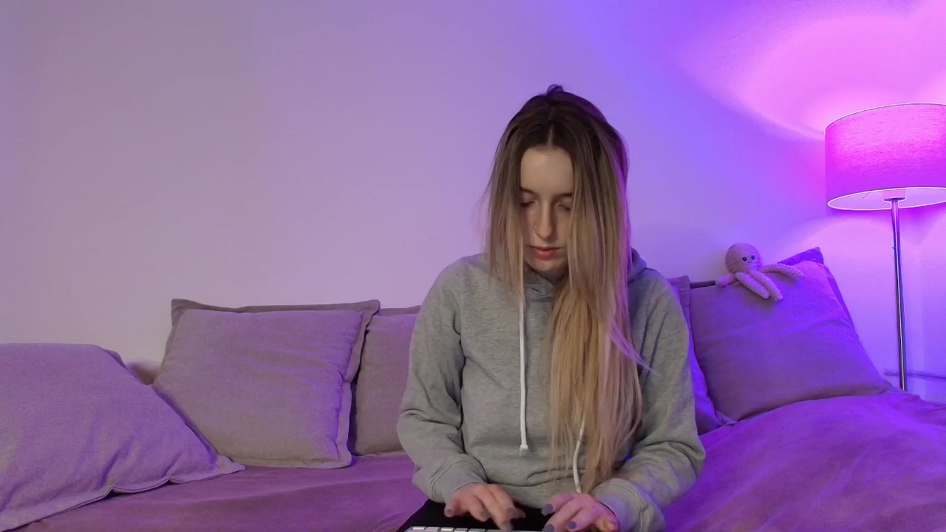 Gallery image thumbnail from Elenaxkiss's myfreecams stream on, 01/21/2026, 11:33 image 1 of 20