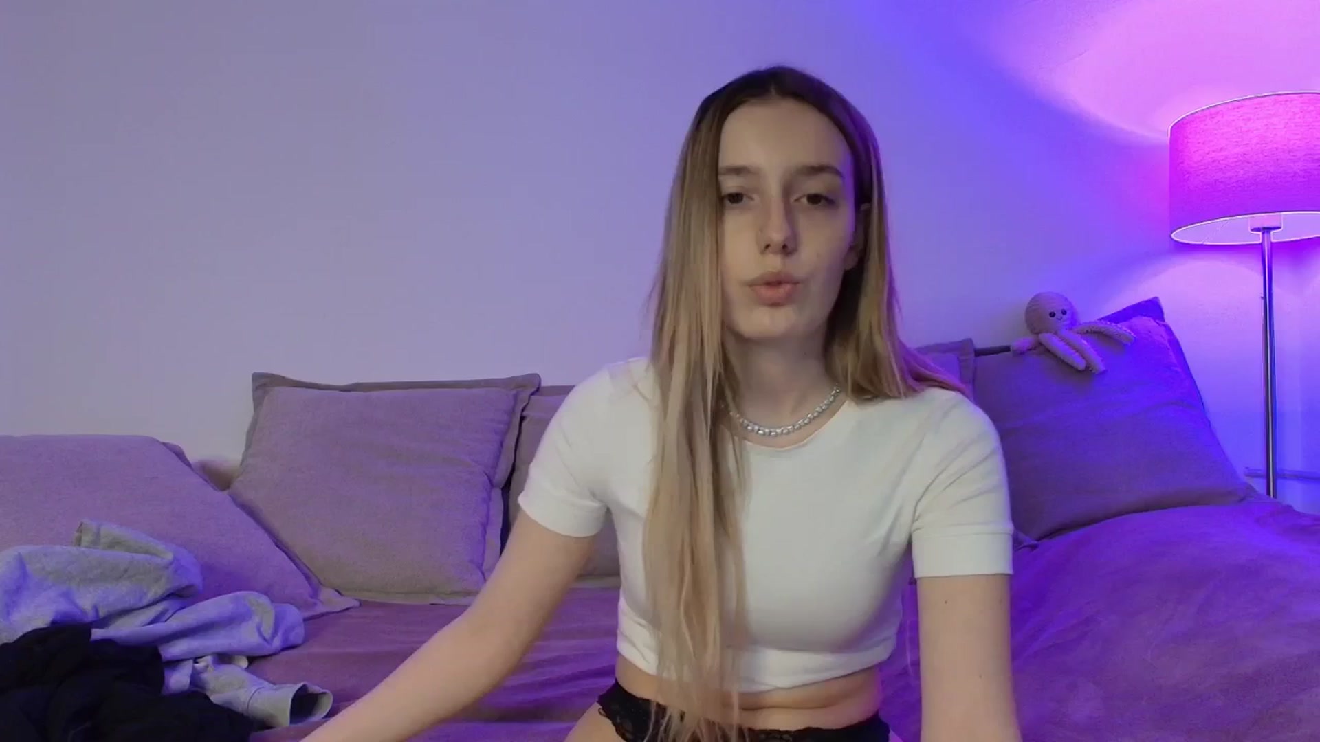Gallery image thumbnail from Elenaxkiss's myfreecams stream on, 01/21/2026, 11:33 image 3 of 20