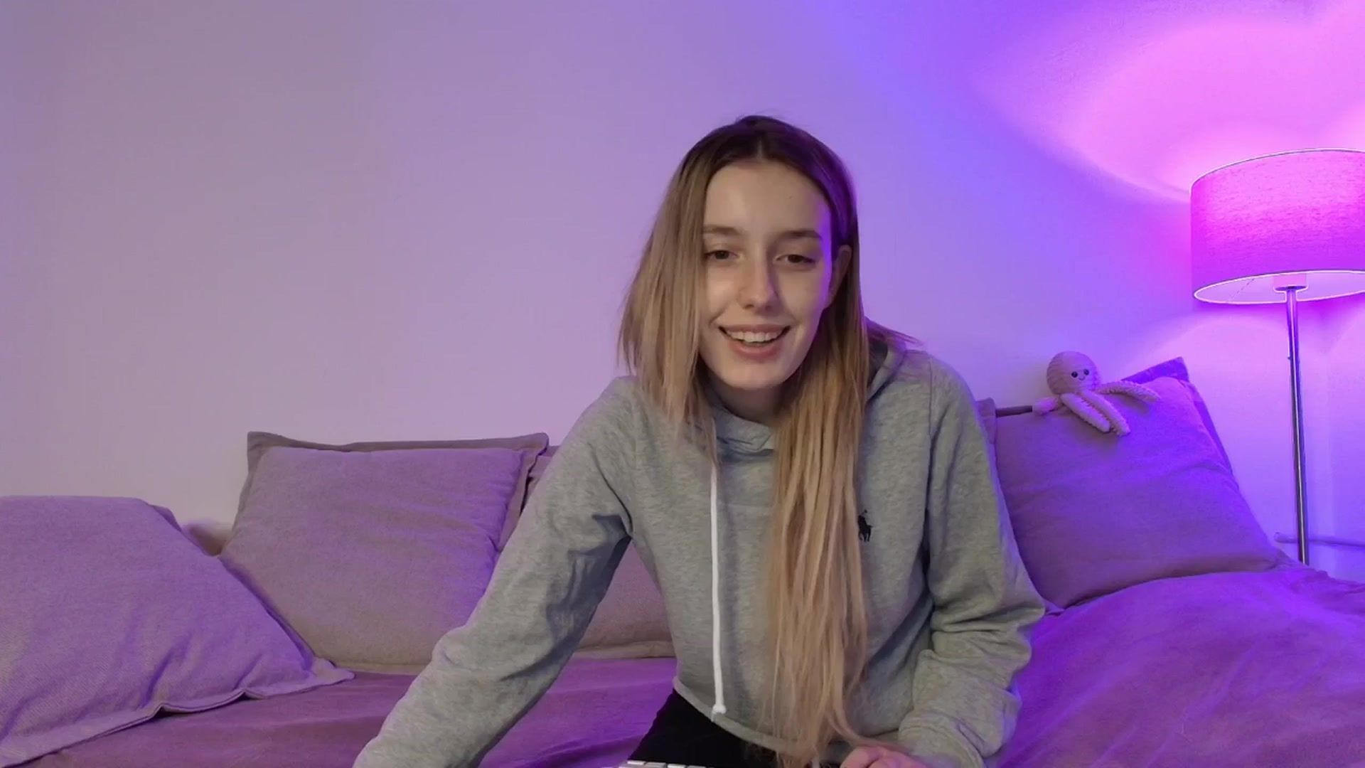 Gallery image thumbnail from Elenaxkiss's myfreecams stream on, 01/21/2026, 11:33 image 2 of 20